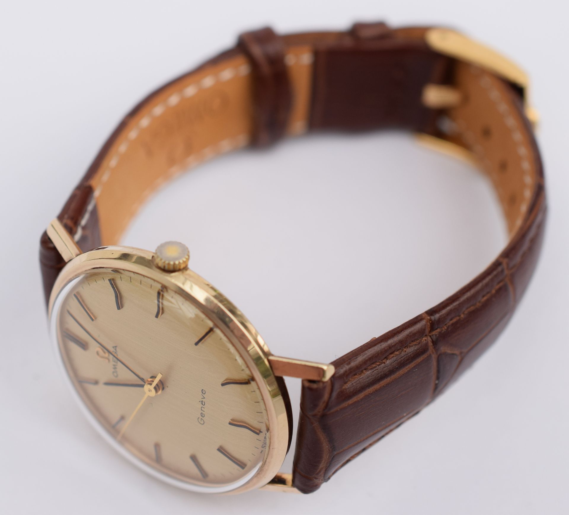 Omega Geneve 9ct Solid Gold 601 calibre Gentleman's Wristwatch - Image 2 of 9