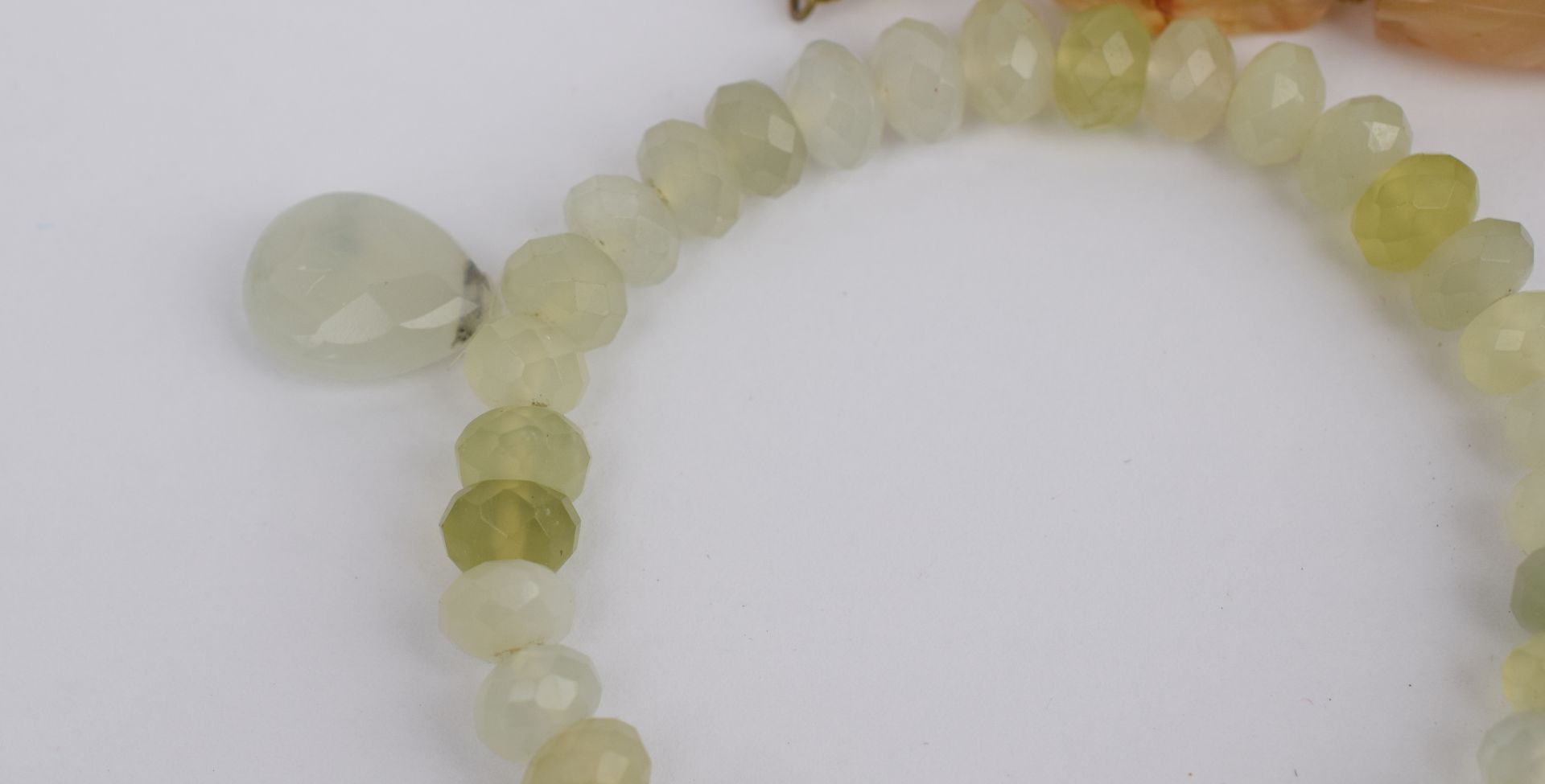 2 Oriental Necklaces and 1 Bracelet In Glass Quartz And Possibly Jade - Image 3 of 5