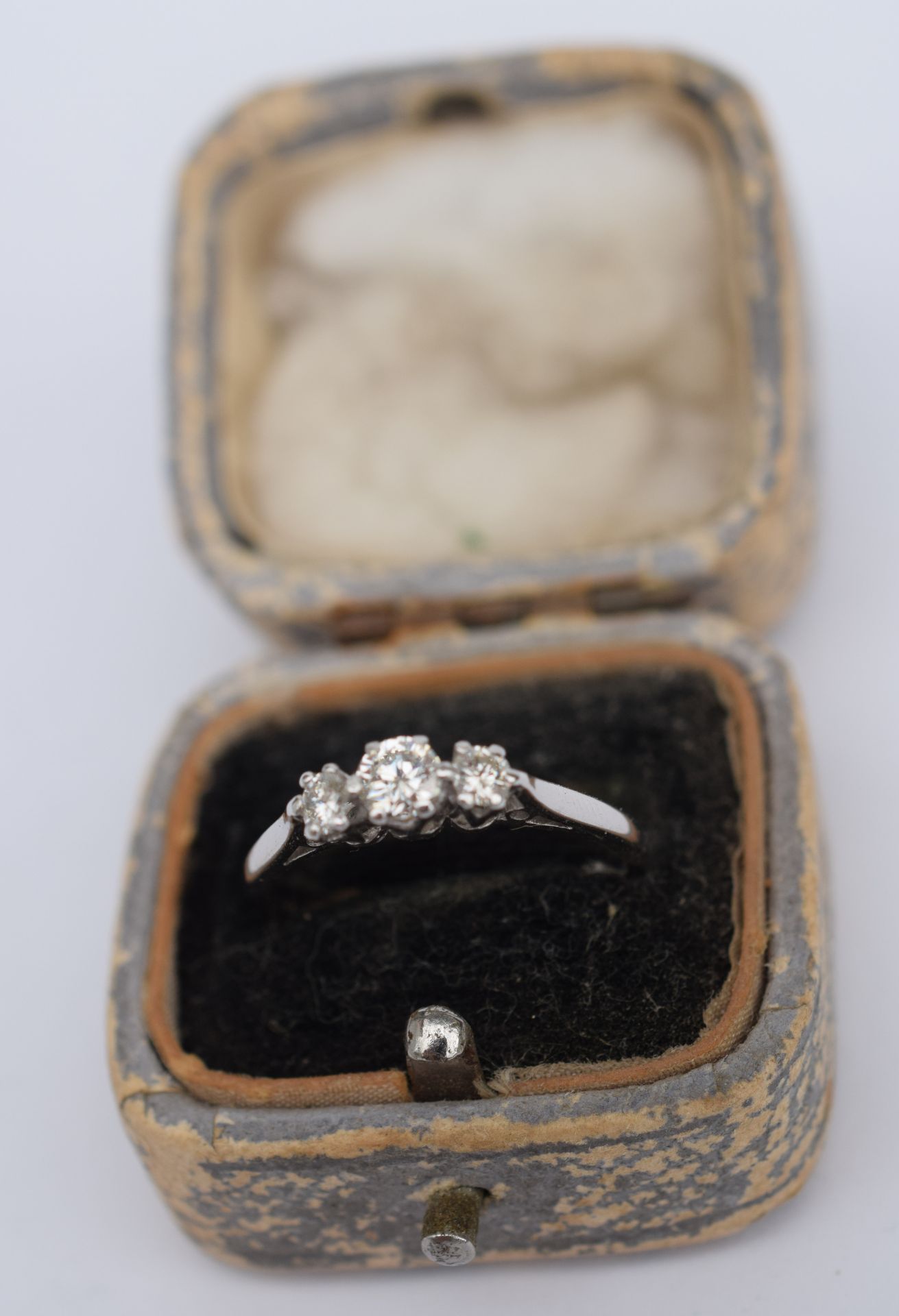 Diamond Trilogy Ring In Platinum Size M - Image 2 of 7