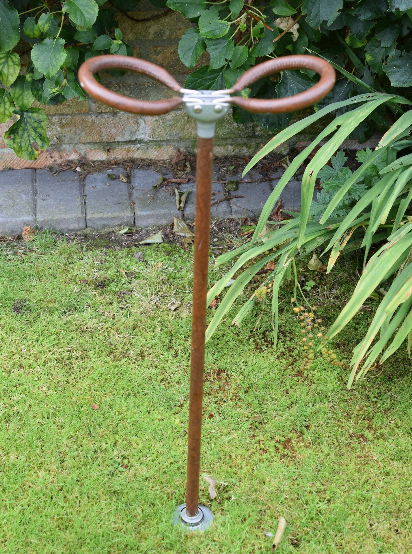 Vintage Gentleman's Aluminium And Leatherbound Shooting Stick - Image 7 of 8