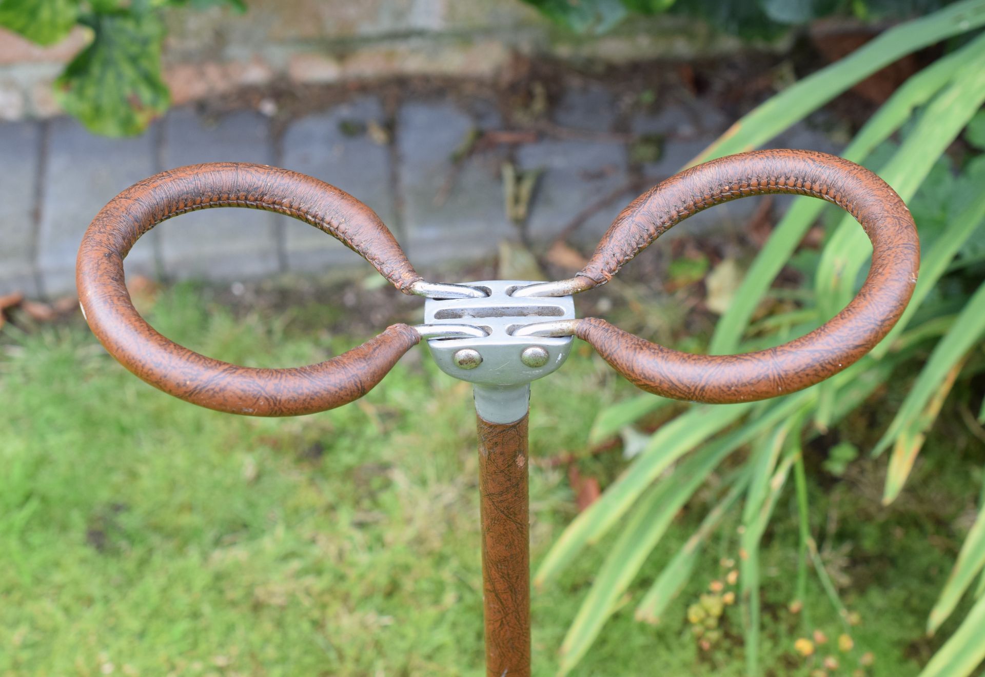 Vintage Gentleman's Aluminium And Leatherbound Shooting Stick - Image 8 of 8