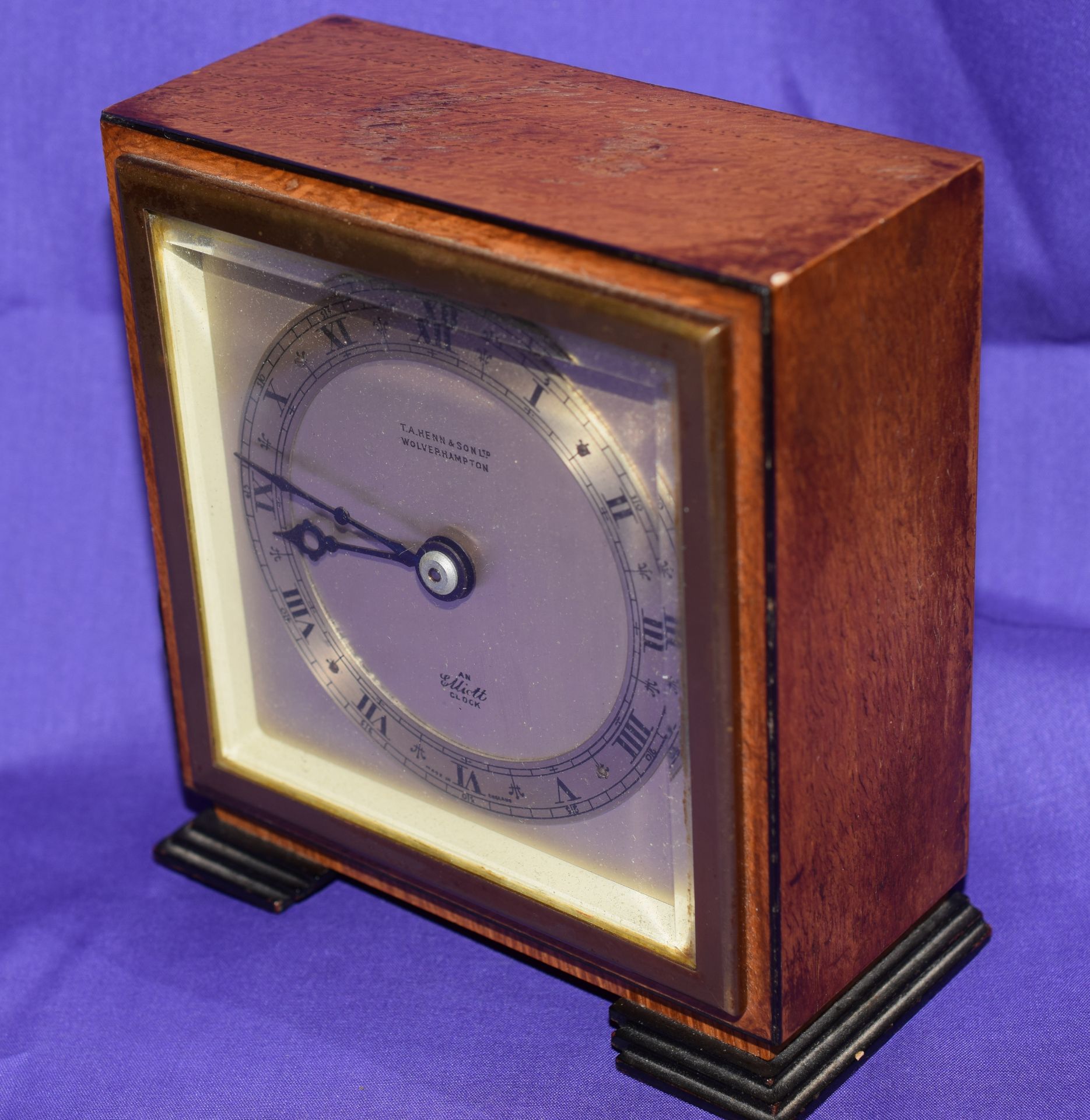 Elliot Clock signed T A Henn & Sons - Image 5 of 5