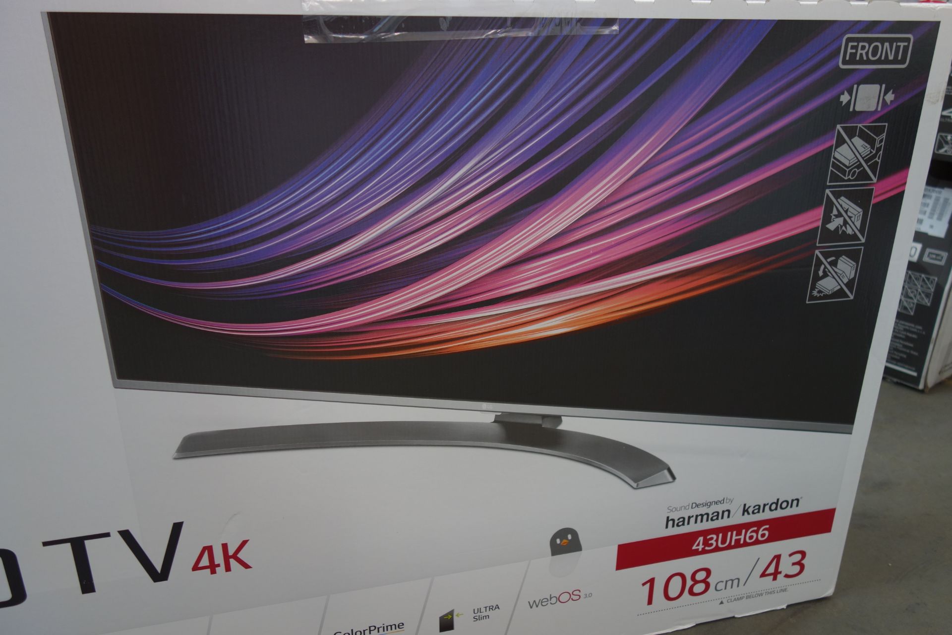 LG 43UH668V Smart 4k Ultra HD HDR 43" LED TV. RRP £699. 4k Ultra HD picture is up to 4 times the - Image 2 of 4