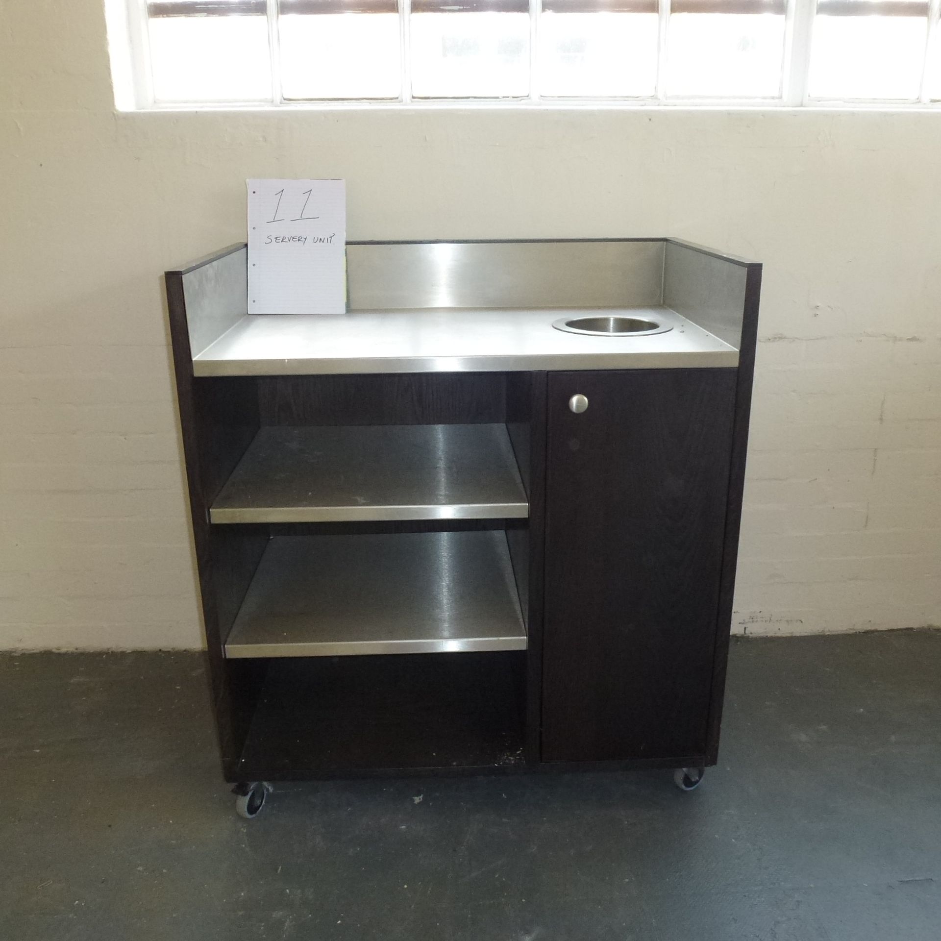 1 x KFC Servery Unit H x 1100 W x 990 D x 570