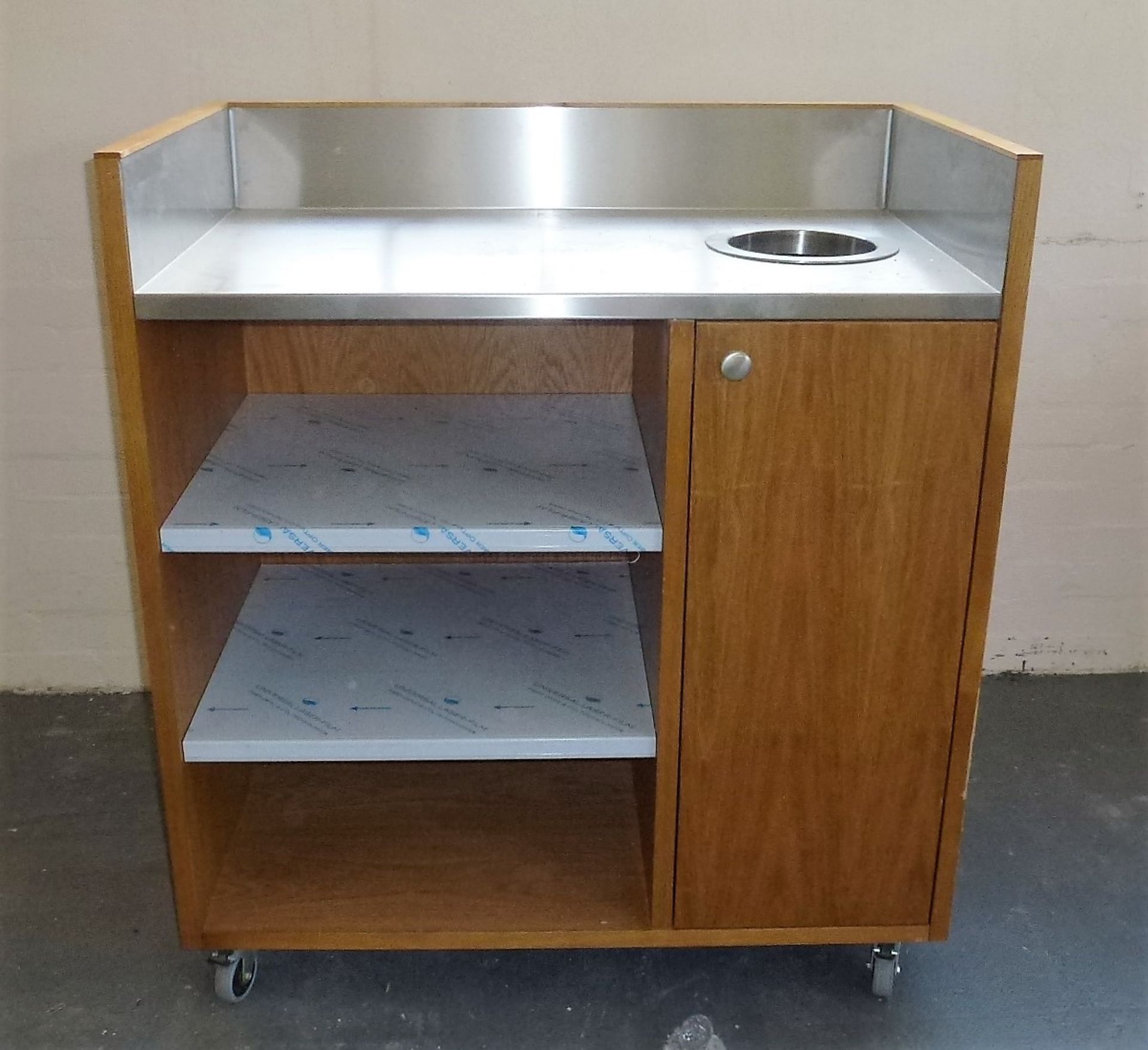 1 x KFC Servery Unit H x 1100 W x 990 D x 570