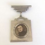 A WW2 ART DECO SQUARE SHAPED PORTRAIT BROOCH WITH PHOTOGRAPH OF SOLDIER