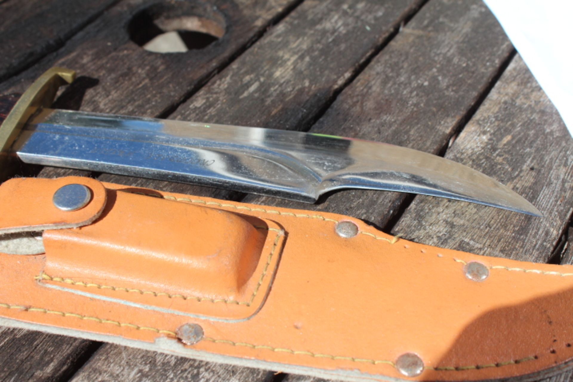 Bowie Crocodile Hunting Knife. Blade length 20cm. New with leather scabbard. Fine wooden handle with - Image 2 of 4