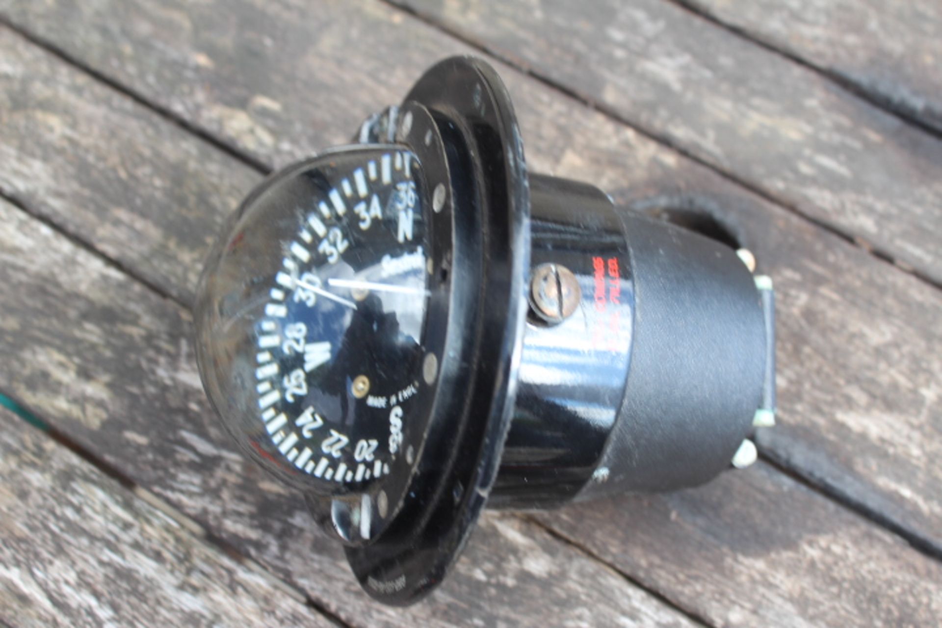 British Royal Navy compass. Original military serial number. Item in good working conditions - Image 3 of 3