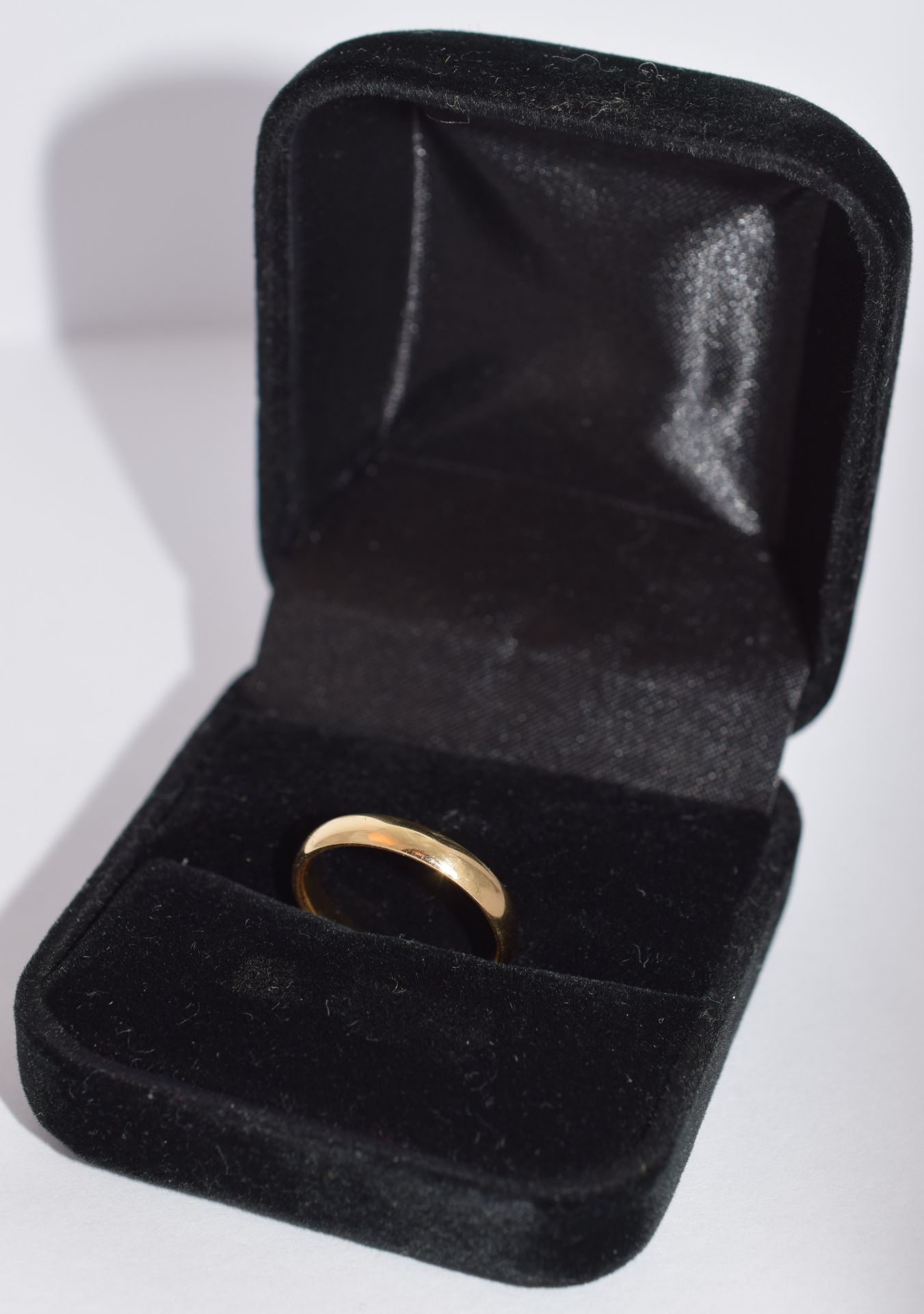 18ct Yellow Gold Wedding Band - Image 4 of 4