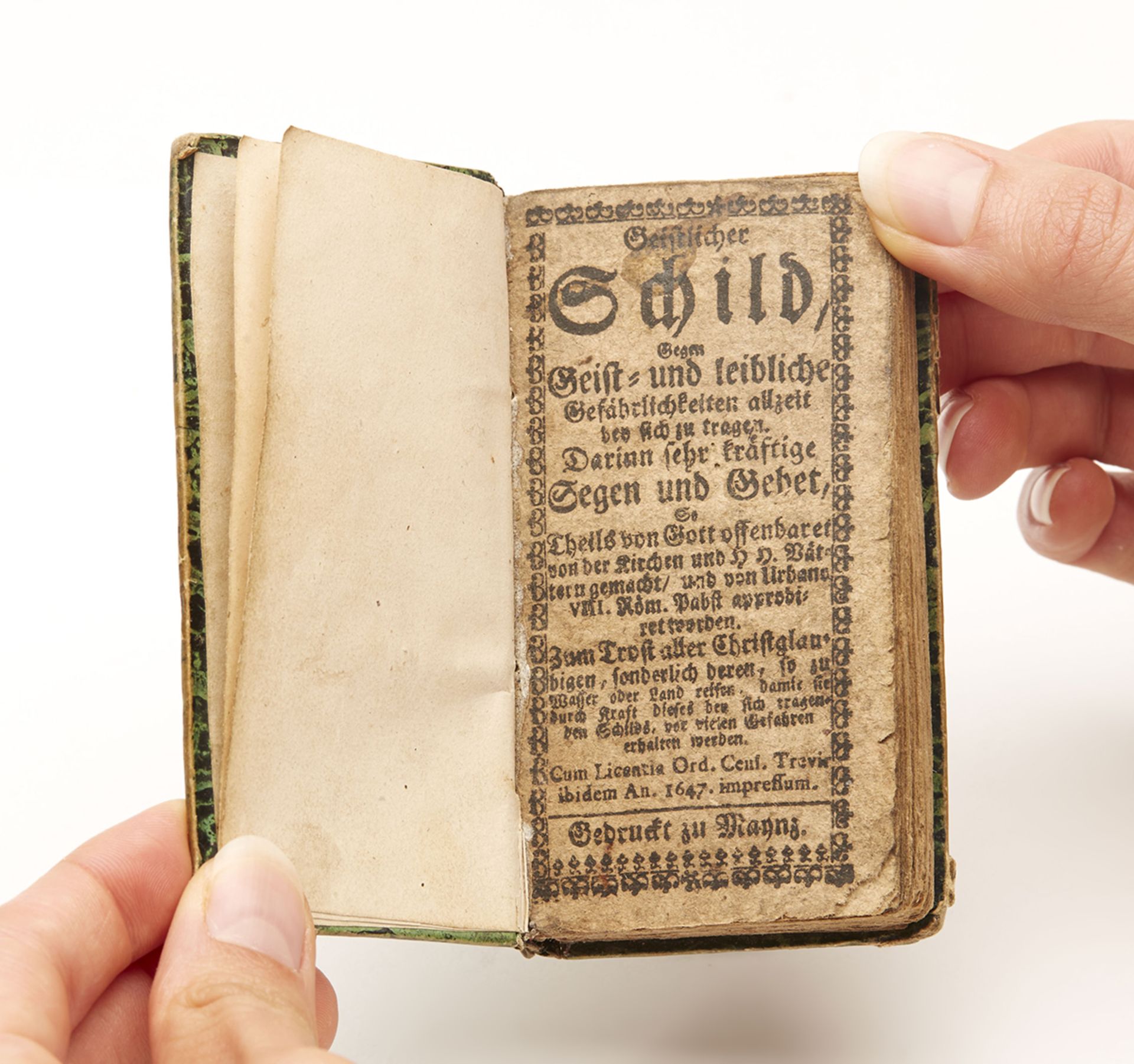 RARE GERMAN ILLUSTRATED MINIATURE PRAYER BOOK c.1647 - Image 4 of 9
