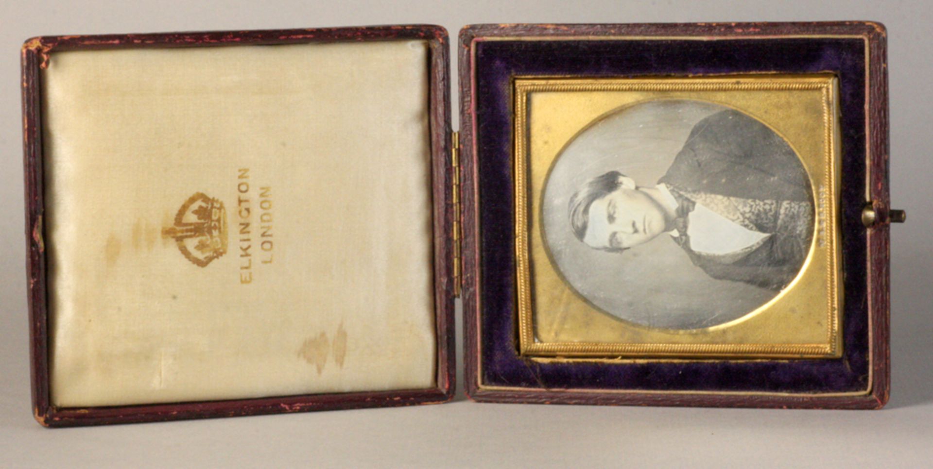 ANTIQUE LEATHER CASED DAGUERREOTYPE PORTRAIT BY MARCUS AURELIS ROOT C.1850 - Image 3 of 8