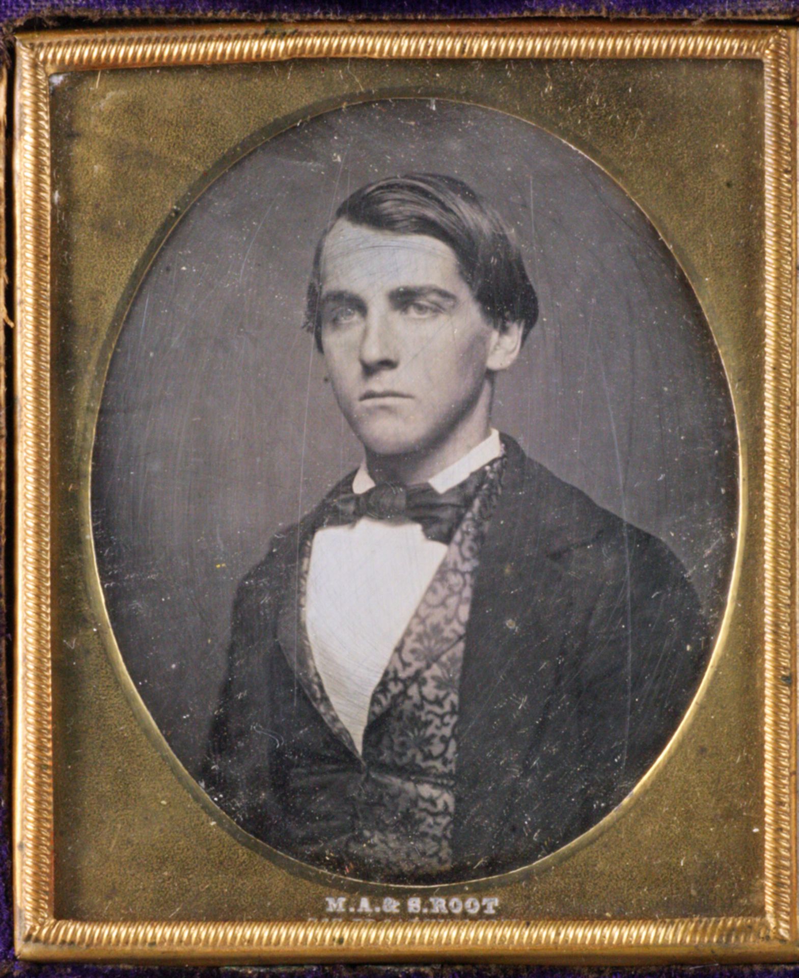 ANTIQUE LEATHER CASED DAGUERREOTYPE PORTRAIT BY MARCUS AURELIS ROOT C.1850 - Image 7 of 8