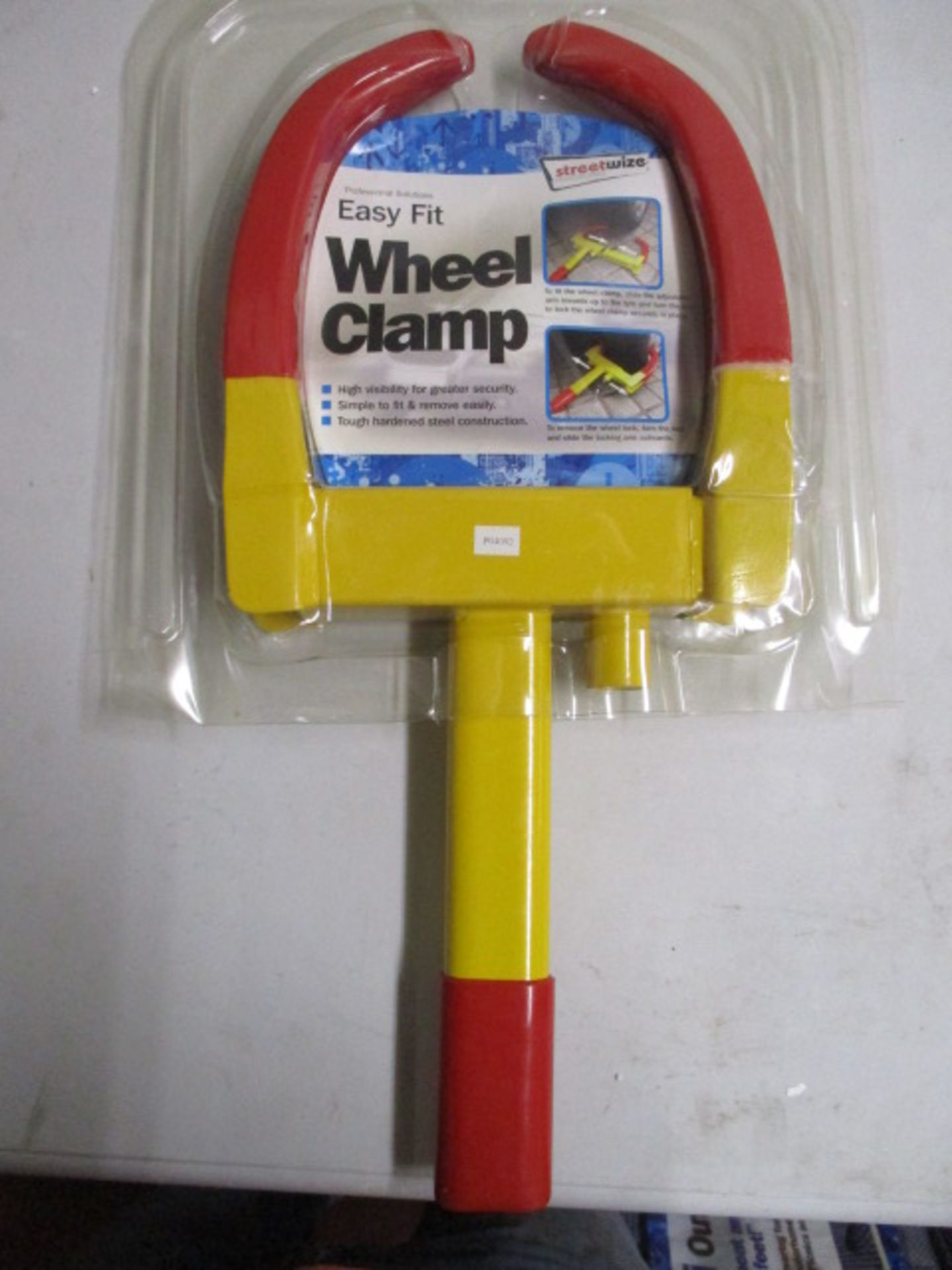Brand new easy fit wheel clamp with keys