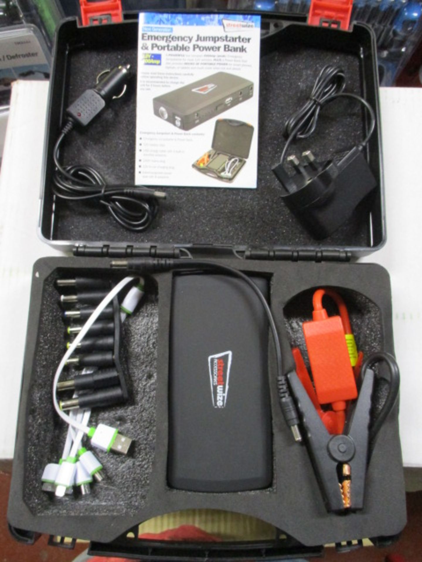 Brand New Streetwize Emergency Jumpstarter & Portable Powerbank 12V-400amp in carry case rrp £79. - Image 2 of 2