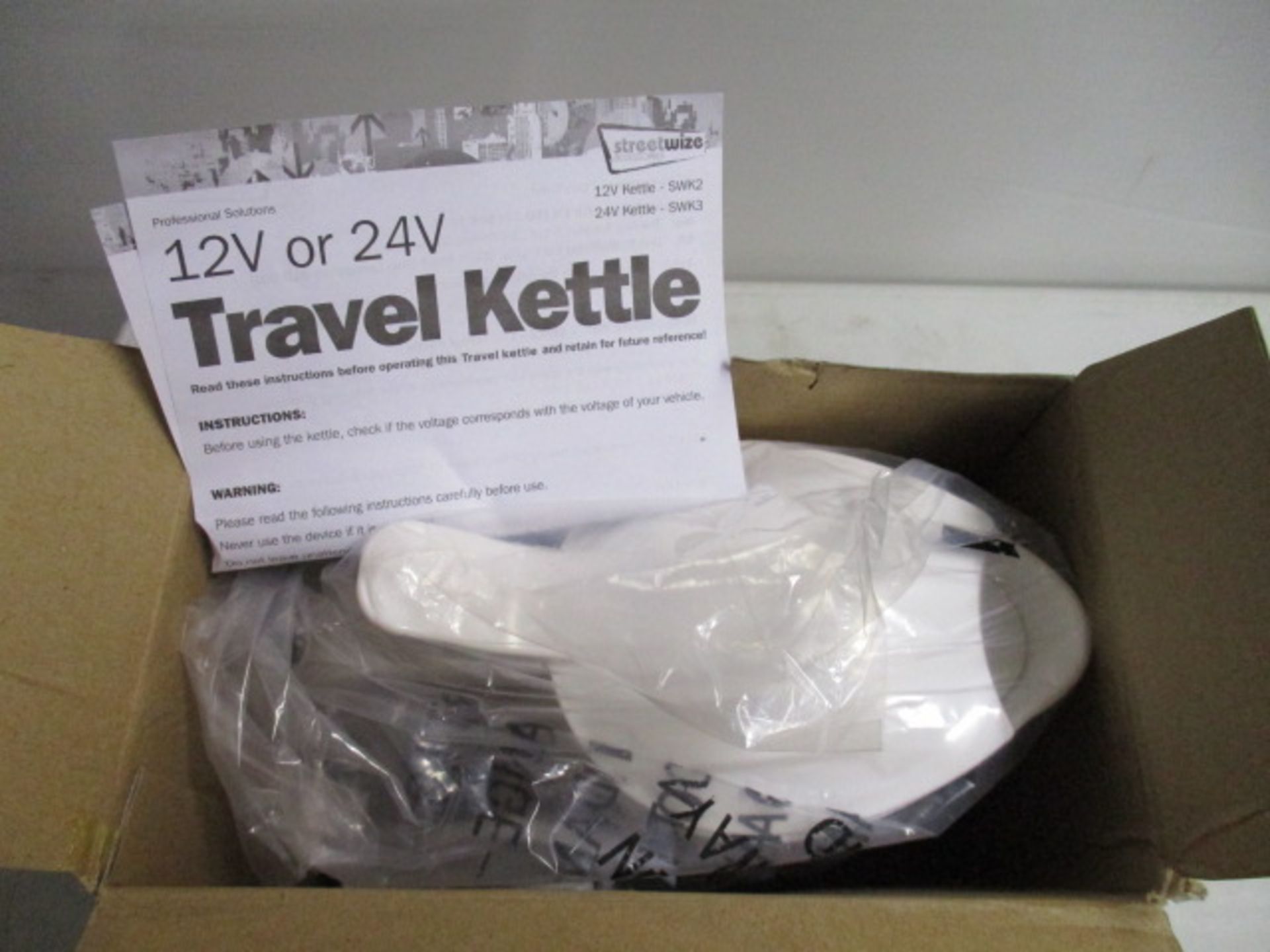 Brand new Streetwize 1 litre travel kettle 12V - Image 2 of 2