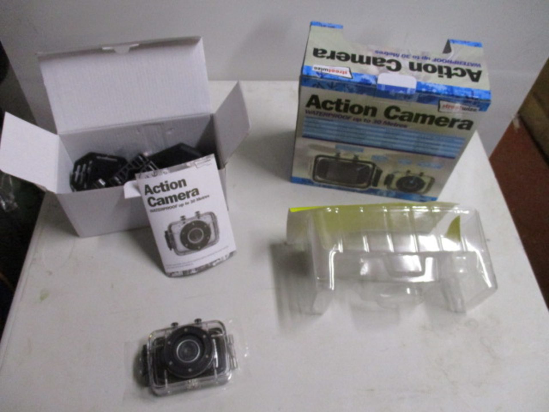 Streetwize waterproof Action Camera upto 30 metres boxed and complete with accessories looks unused - Image 2 of 3