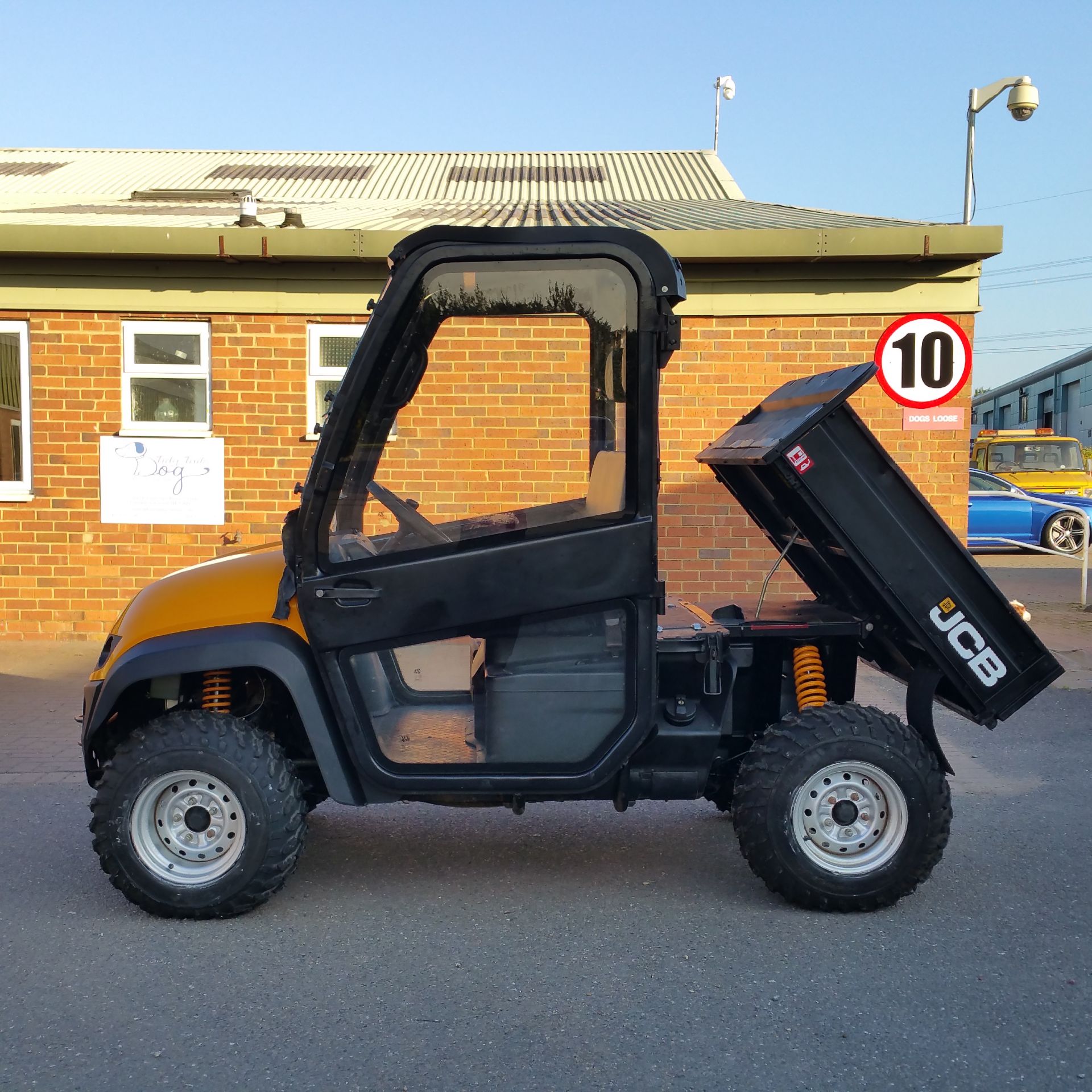 Jcb Workmax. Year 2012. Hours 694. 2 or 4 wheel drive. Diff lock. Delivery can be arranged. - Bild 4 aus 6