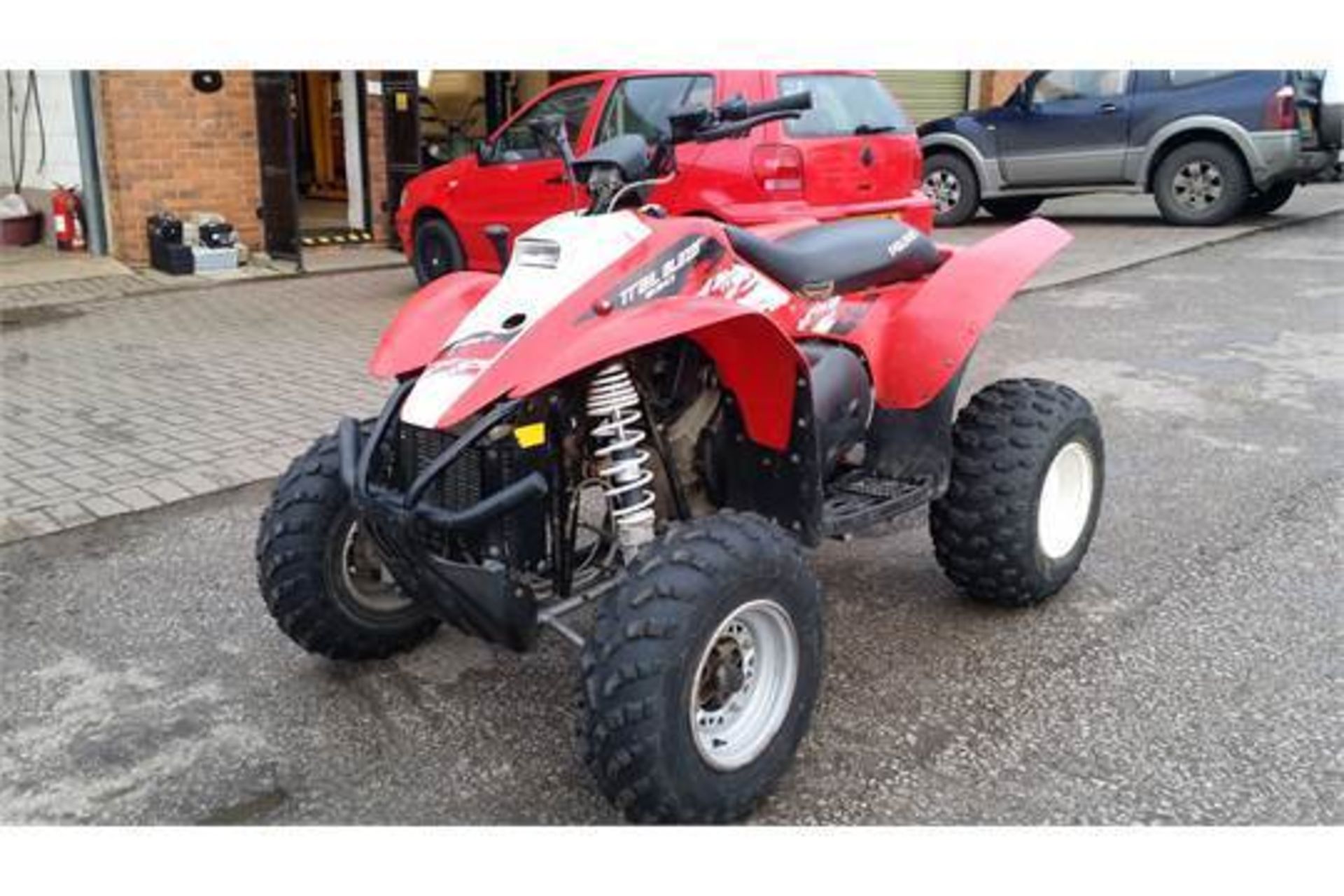 Polaris 330 Trail Blazer NO VAT Year 2002 Electric start Fully serviced Original tool kit Delivery - Image 2 of 6