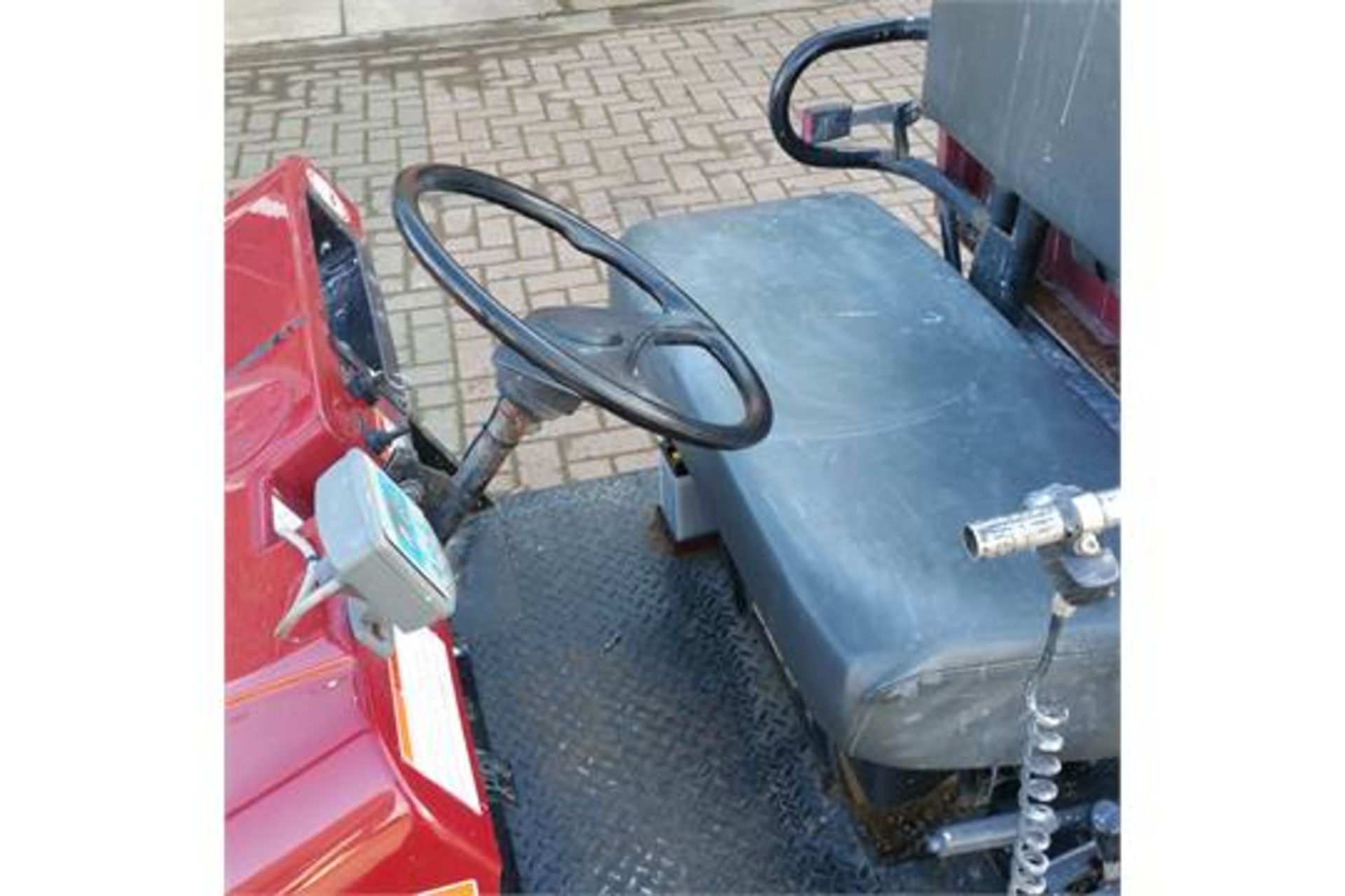 Kawasaki Mule 550 Petrol single cylinder Hours 586 from new Only used for line marking White line - Bild 6 aus 6