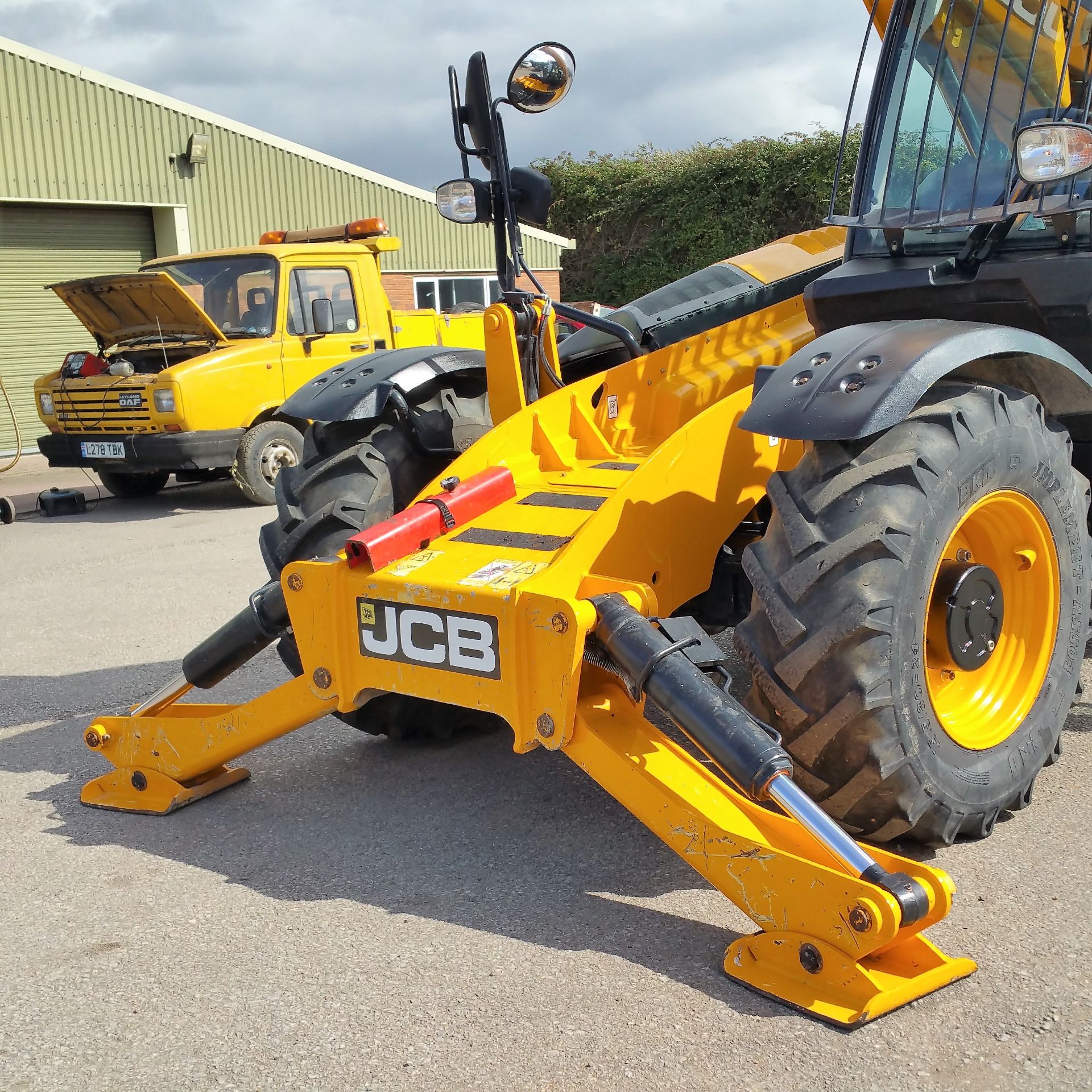 JCB 535-140 telehandler Hi Viz Year of manufacture 2013 Hours 3000 One company owner Turbo 81kw Sway - Image 3 of 7