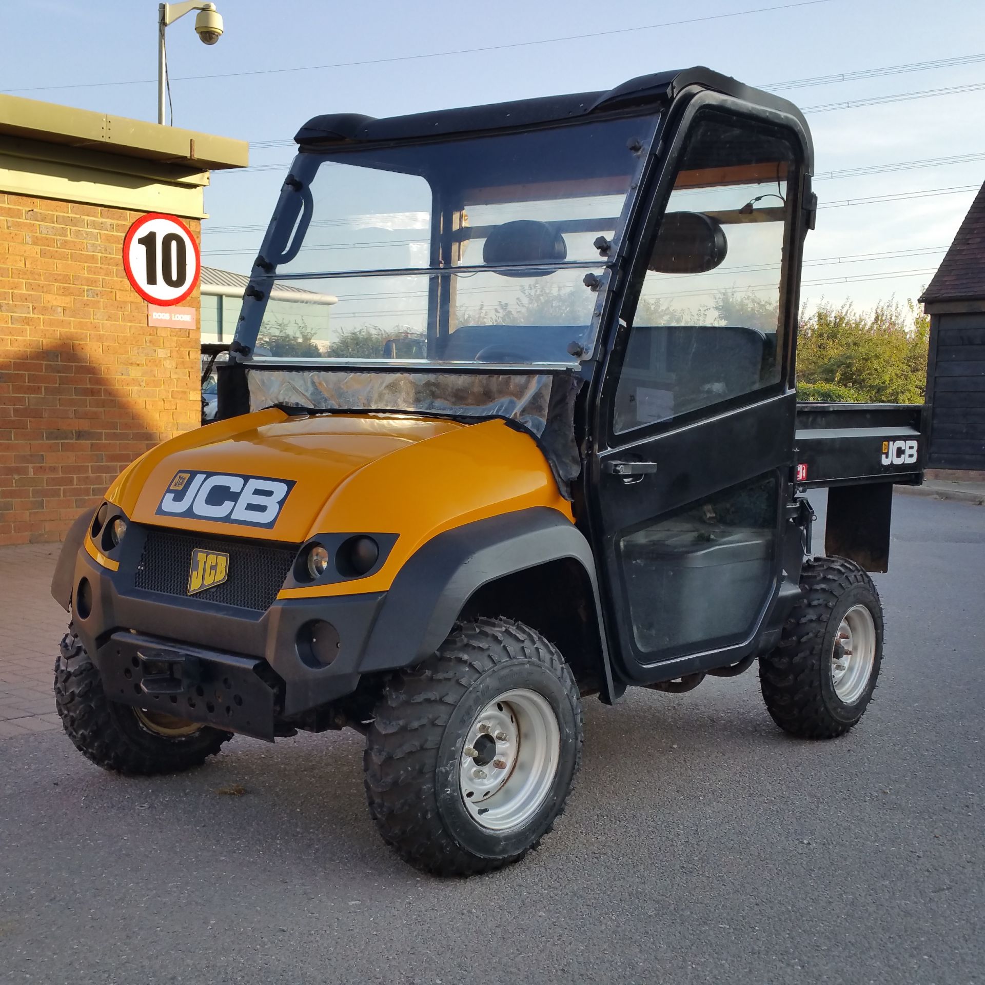 Jcb Workmax. Year 2012. Hours 694. 2 or 4 wheel drive. Diff lock. Delivery can be arranged. - Bild 5 aus 6