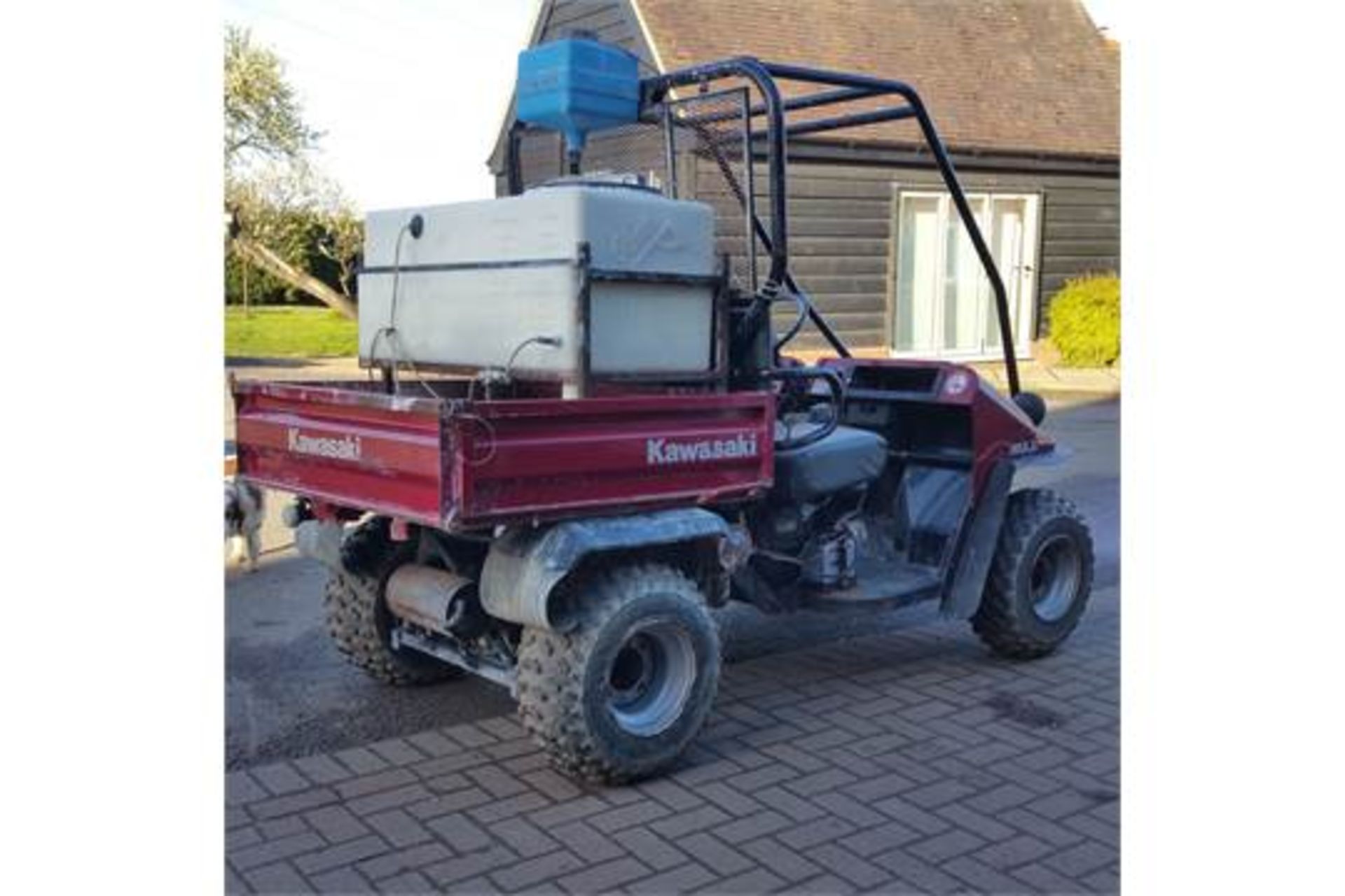 Kawasaki Mule 550 Petrol single cylinder Hours 586 from new Only used for line marking White line - Bild 2 aus 6