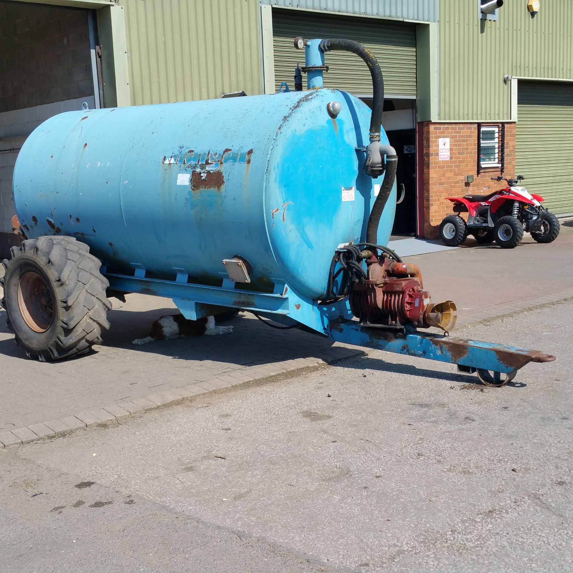 Malgar vacuum slurry tanker 1300 gallon Single axle Vacuum pump working ok Rear gate will need