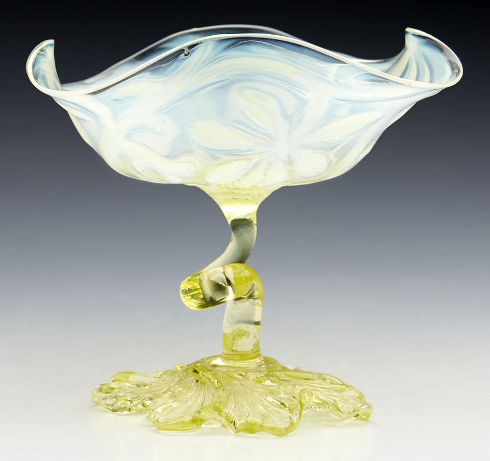 ANTIQUE ENGLISH YELLOW VASELINE GLASS STEM DISH WITH FLORAL DESIGNS C.1890 - Image 9 of 9