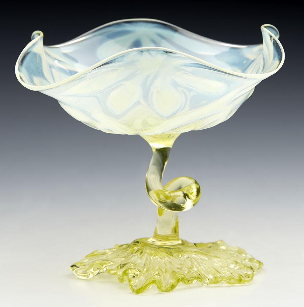 ANTIQUE ENGLISH YELLOW VASELINE GLASS STEM DISH WITH FLORAL DESIGNS C.1890 - Image 5 of 9