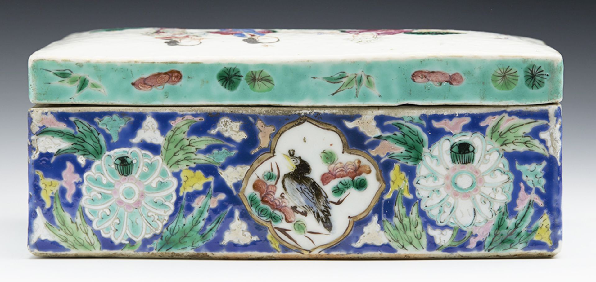 Antique Chinese Daoguang Famille Rose Figural Bathroom Box C.1830 - Image 2 of 18