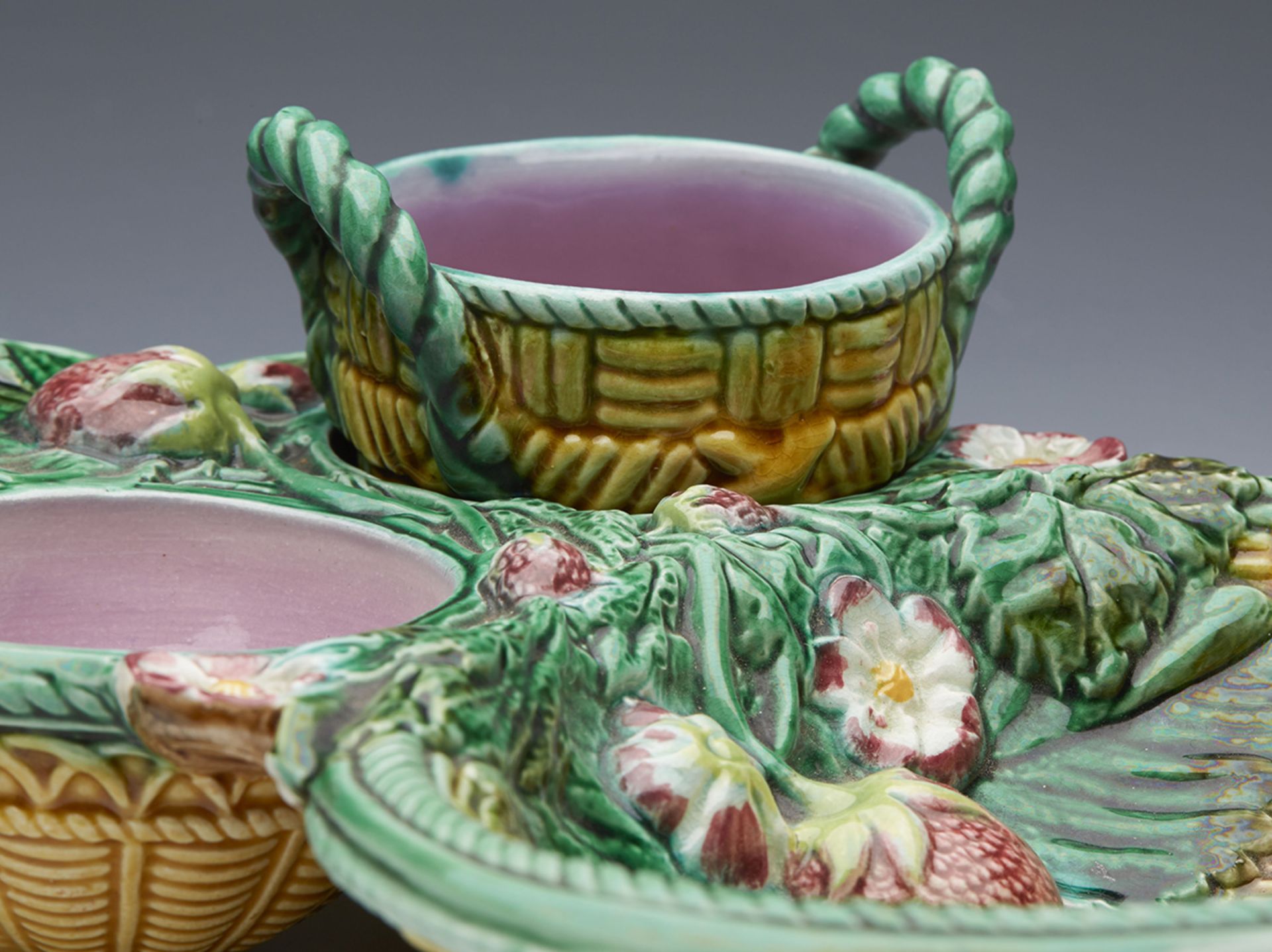 PAIR ANTIQUE GEORGE JONES MAJOLICA STRAWBERRY SERVING DISHES 1868 - Image 3 of 10