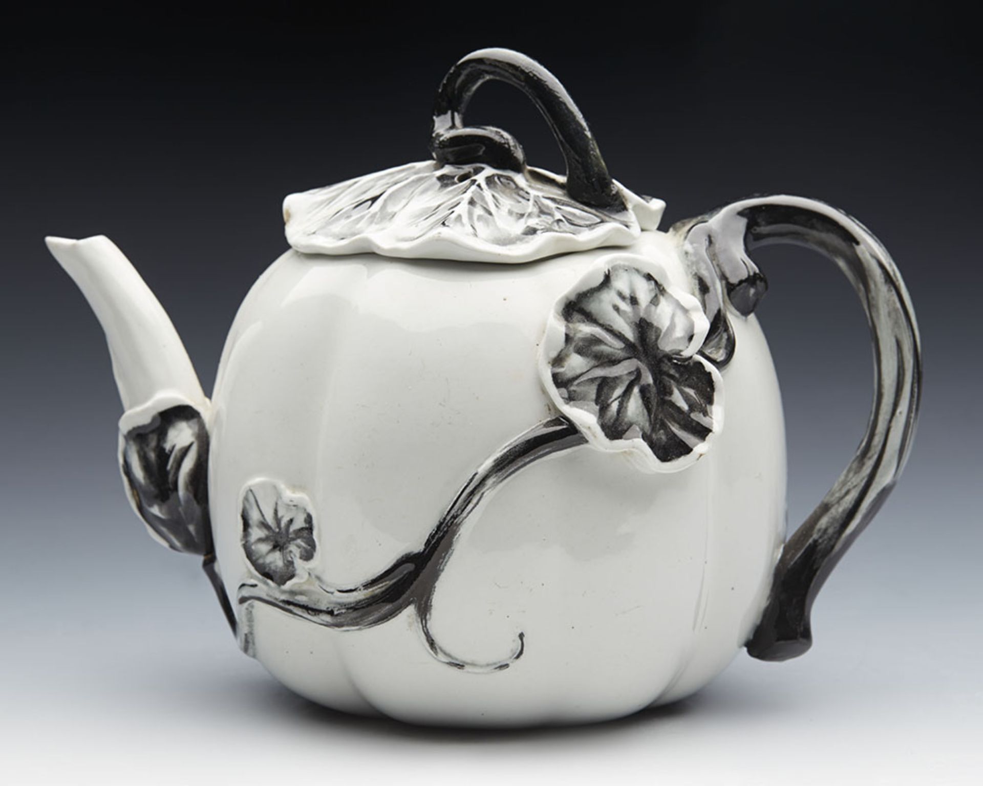 Antique Worcester Porcelain Melon Shaped Lidded Teapot C.1880
