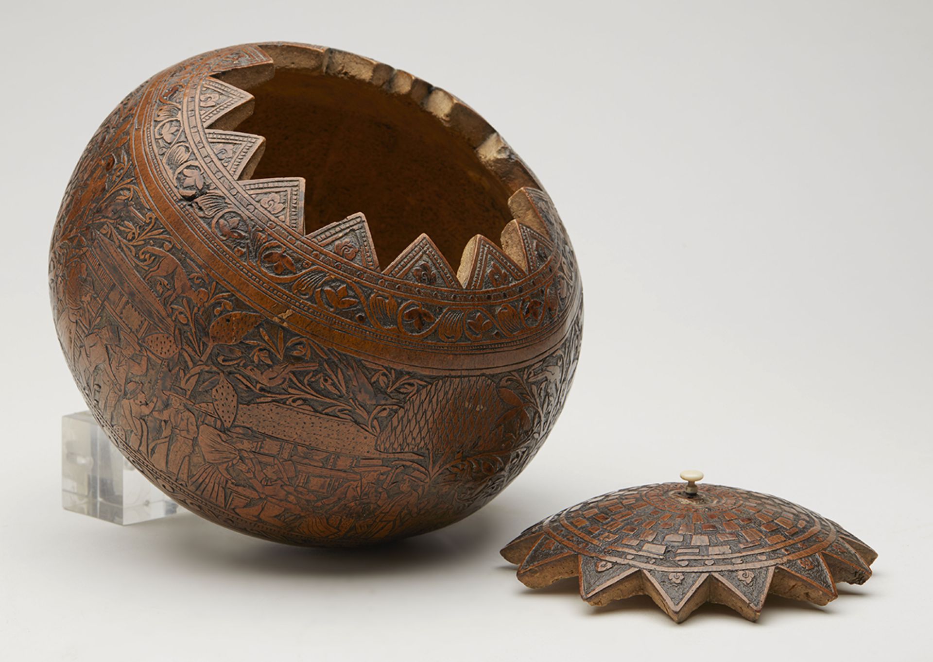 MUSEUM QUALITY HAND CARVED GOURD CONTAINER C.1800 - Image 7 of 8