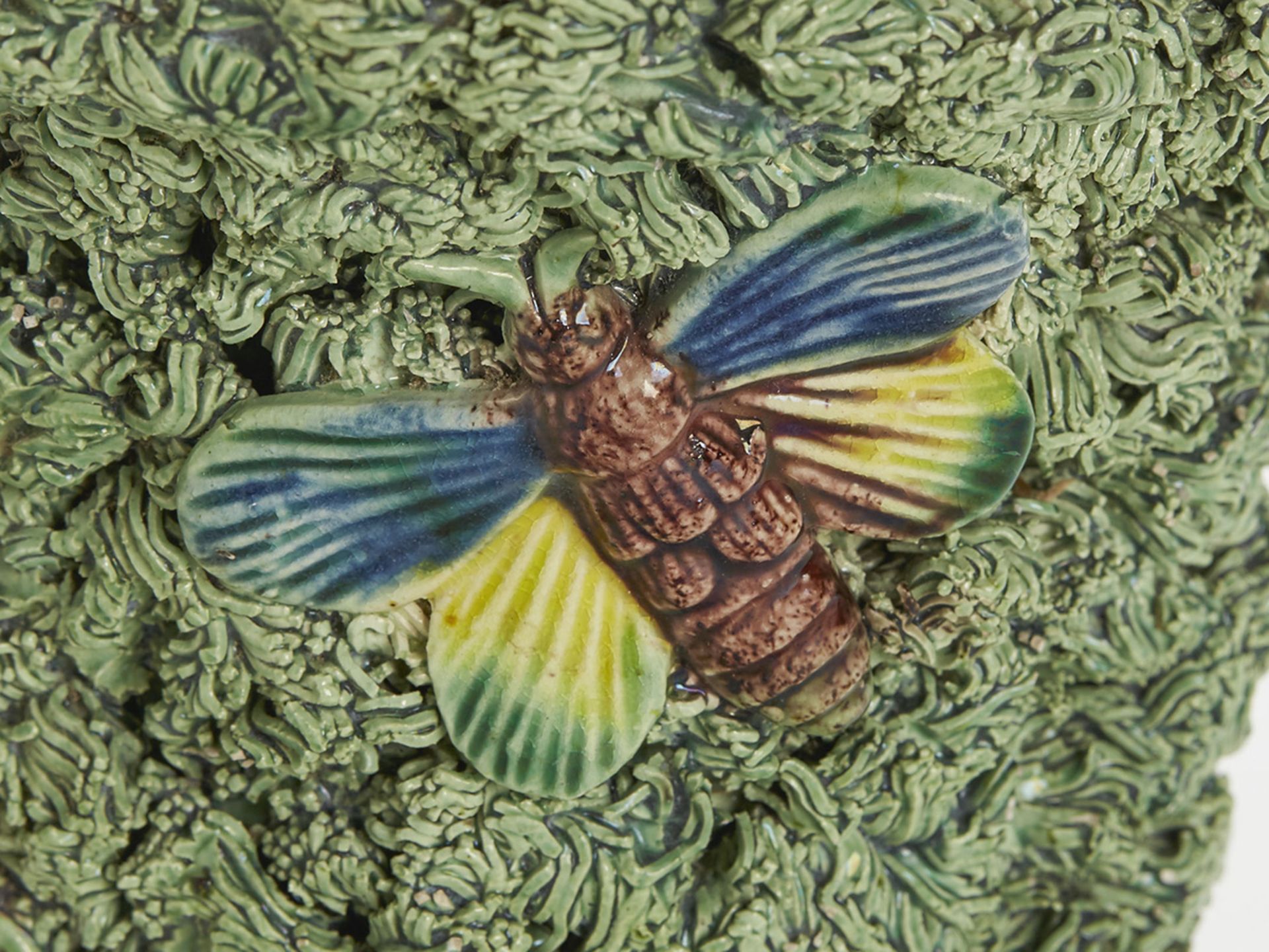 PAIR ANTIQUE MAFRA CALDAS PALISSY MAJOLICA INSECT WALL POCKETS, 19TH C. - Image 5 of 10