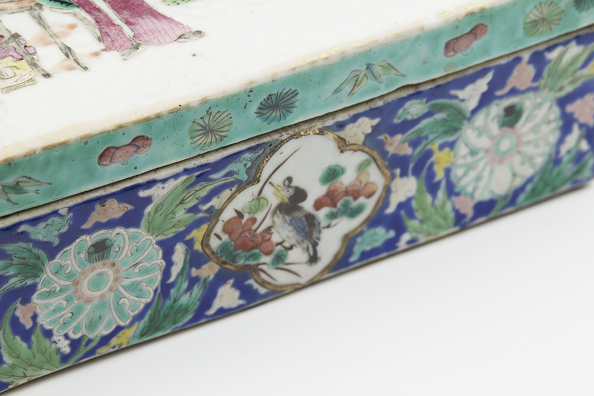 Antique Chinese Daoguang Famille Rose Figural Bathroom Box C.1830 - Image 9 of 18