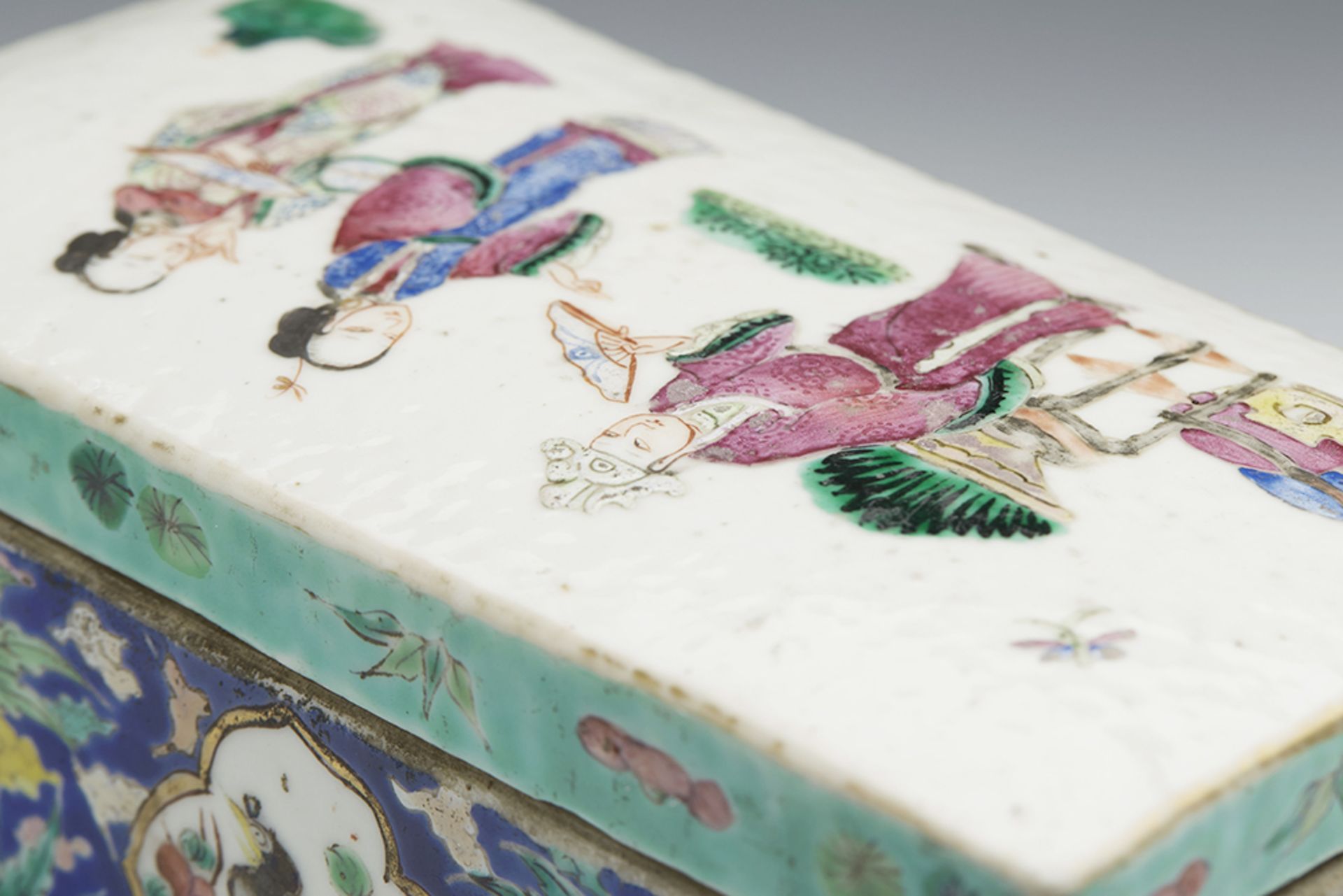 Antique Chinese Daoguang Famille Rose Figural Bathroom Box C.1830 - Image 5 of 18