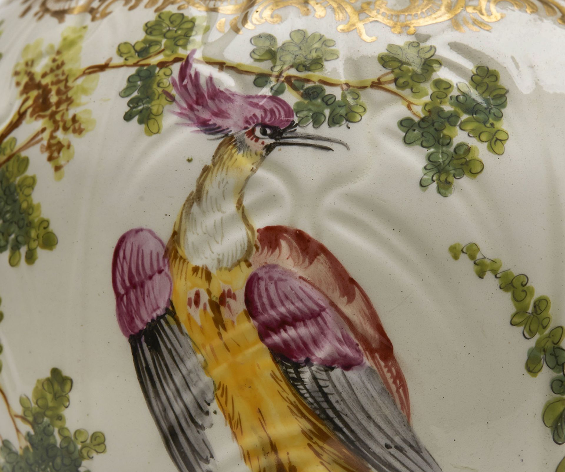 ANTIQUE CABBAGE LEAF MASK JUG WITH EXOTIC BIRDS 18/19TH C. - Image 5 of 9