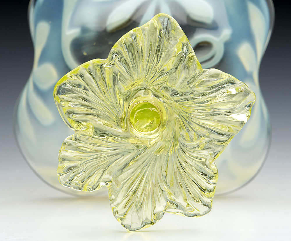 ANTIQUE ENGLISH YELLOW VASELINE GLASS STEM DISH WITH FLORAL DESIGNS C.1890 - Image 6 of 9