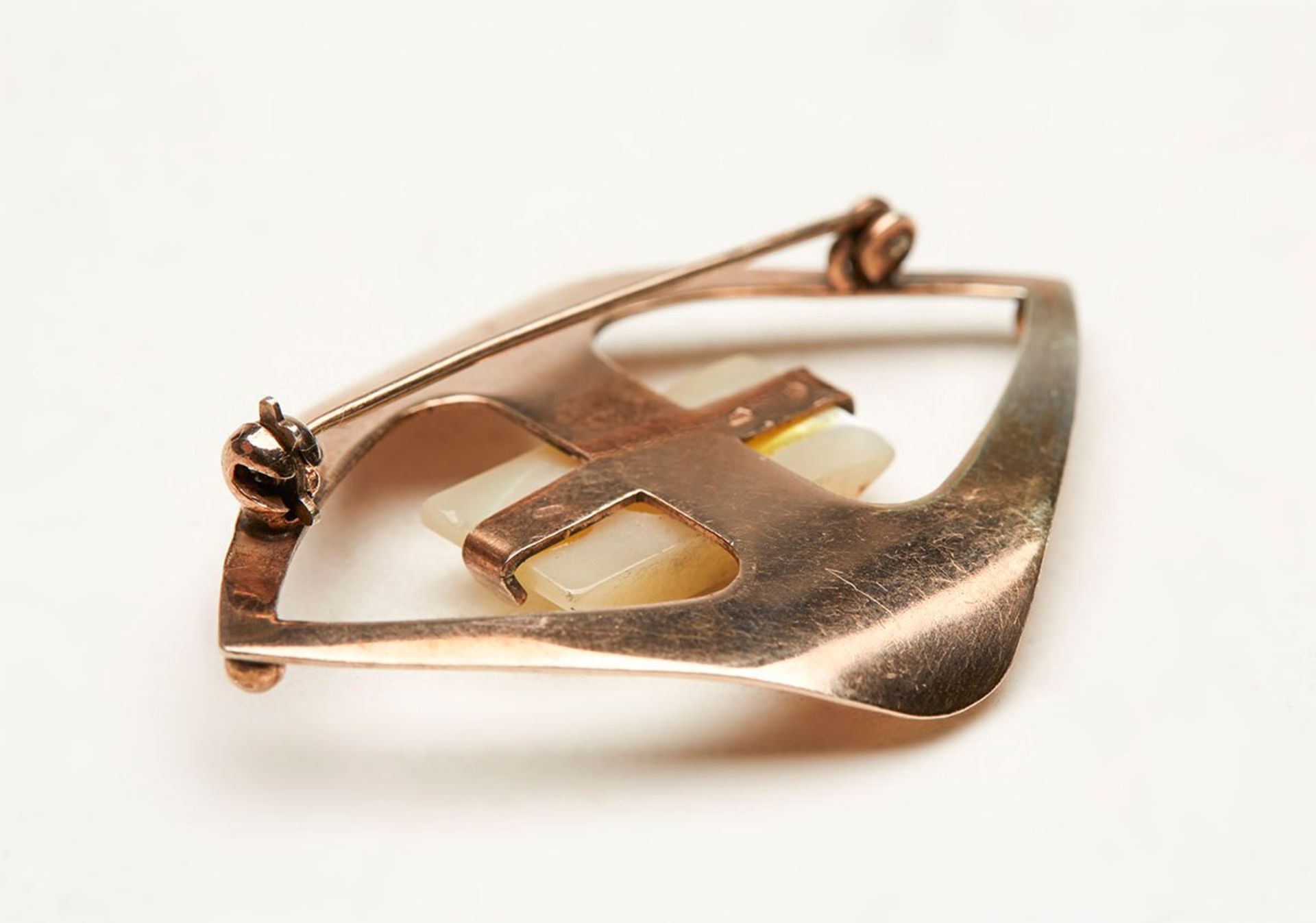 CONTINENTAL MODERNIST GILDED SILVE MOP BROOCH - Image 5 of 7