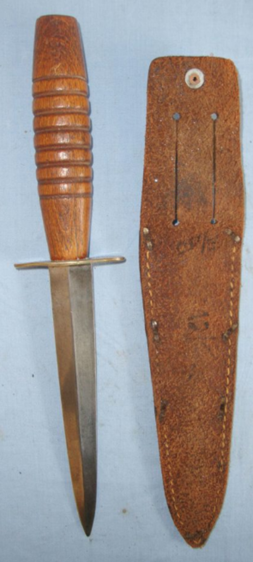 MINT, Original WW2 Wood Hilt Fairbairn- Sykes, FS Far East Commando Fighting Knife & Scabbard - Image 3 of 3