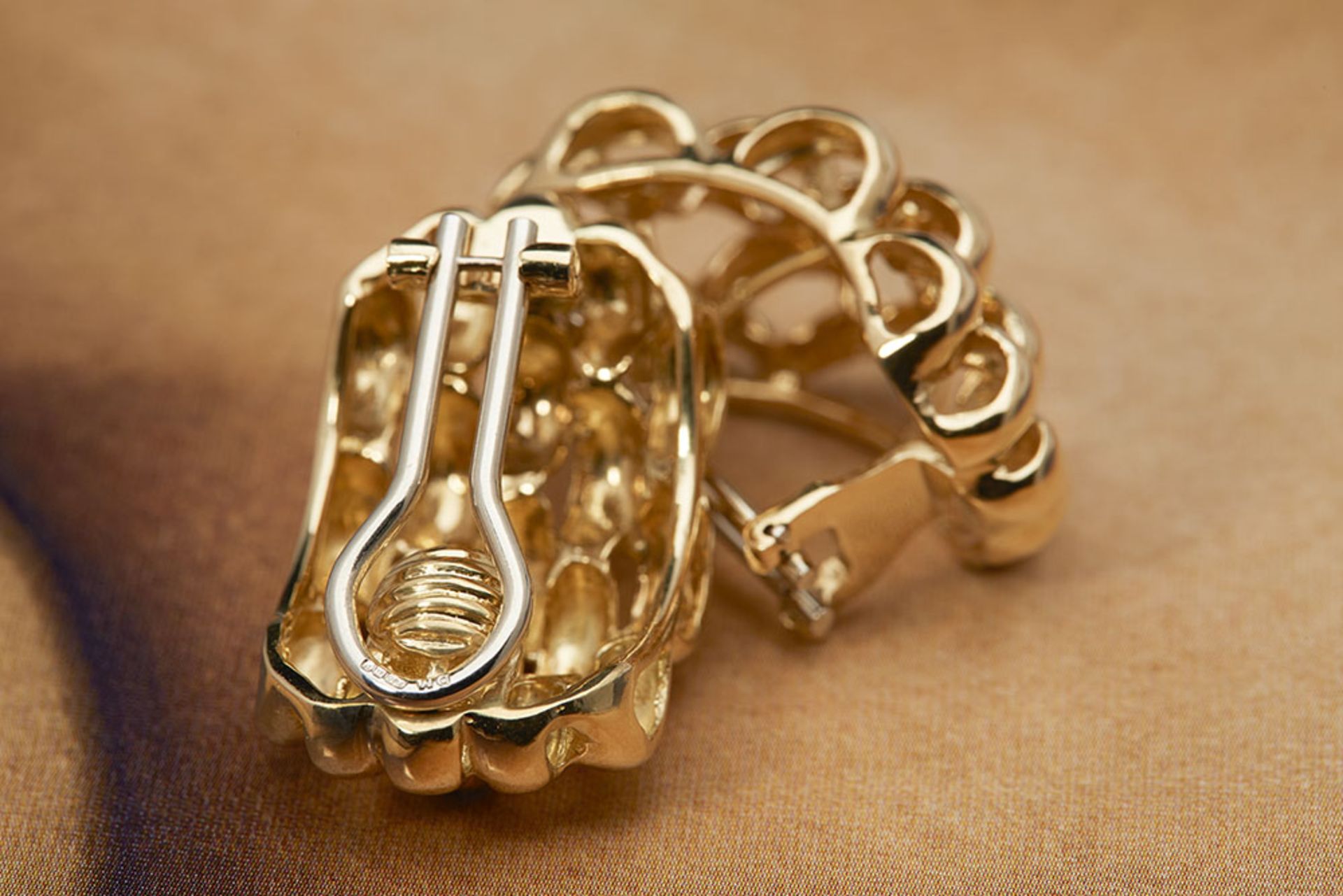David Morris, 18k Yellow Gold Honeycomb Clip Earrings - Image 4 of 4