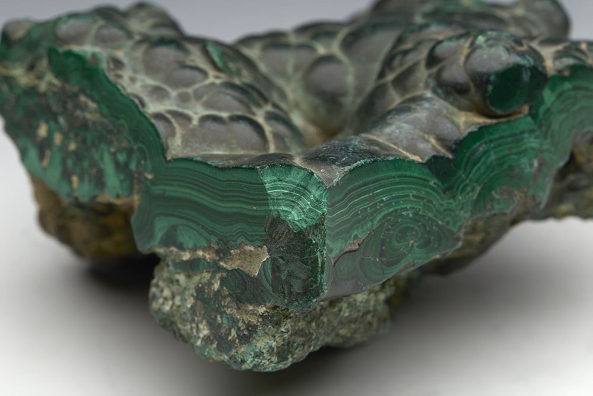 FOREST GREEN FIBROUS MALACHITE ROCK WITH POLISHED SIDES - Image 2 of 10