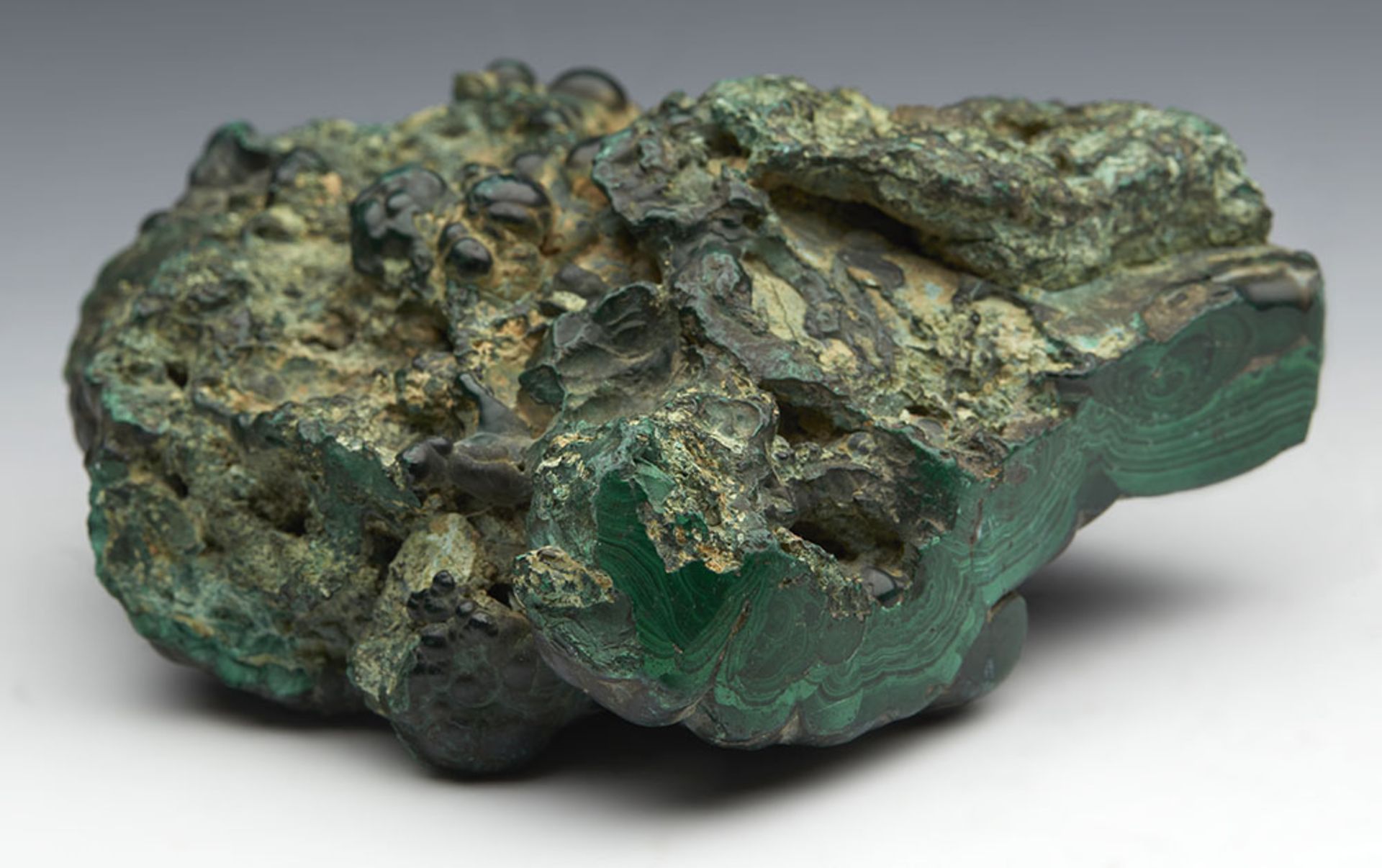 FOREST GREEN FIBROUS MALACHITE ROCK WITH POLISHED SIDES - Image 6 of 10