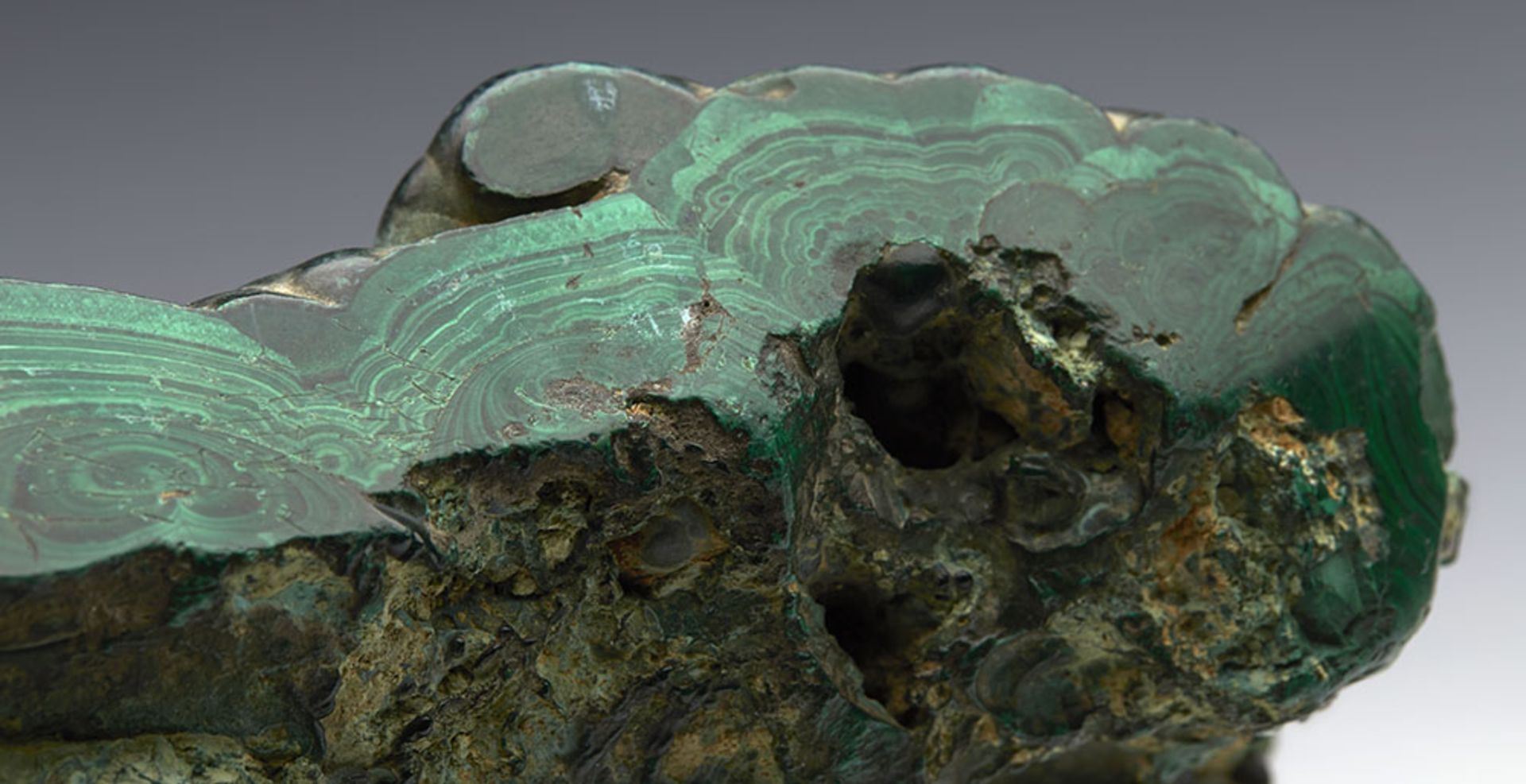 FOREST GREEN FIBROUS MALACHITE ROCK WITH POLISHED SIDES - Image 5 of 10