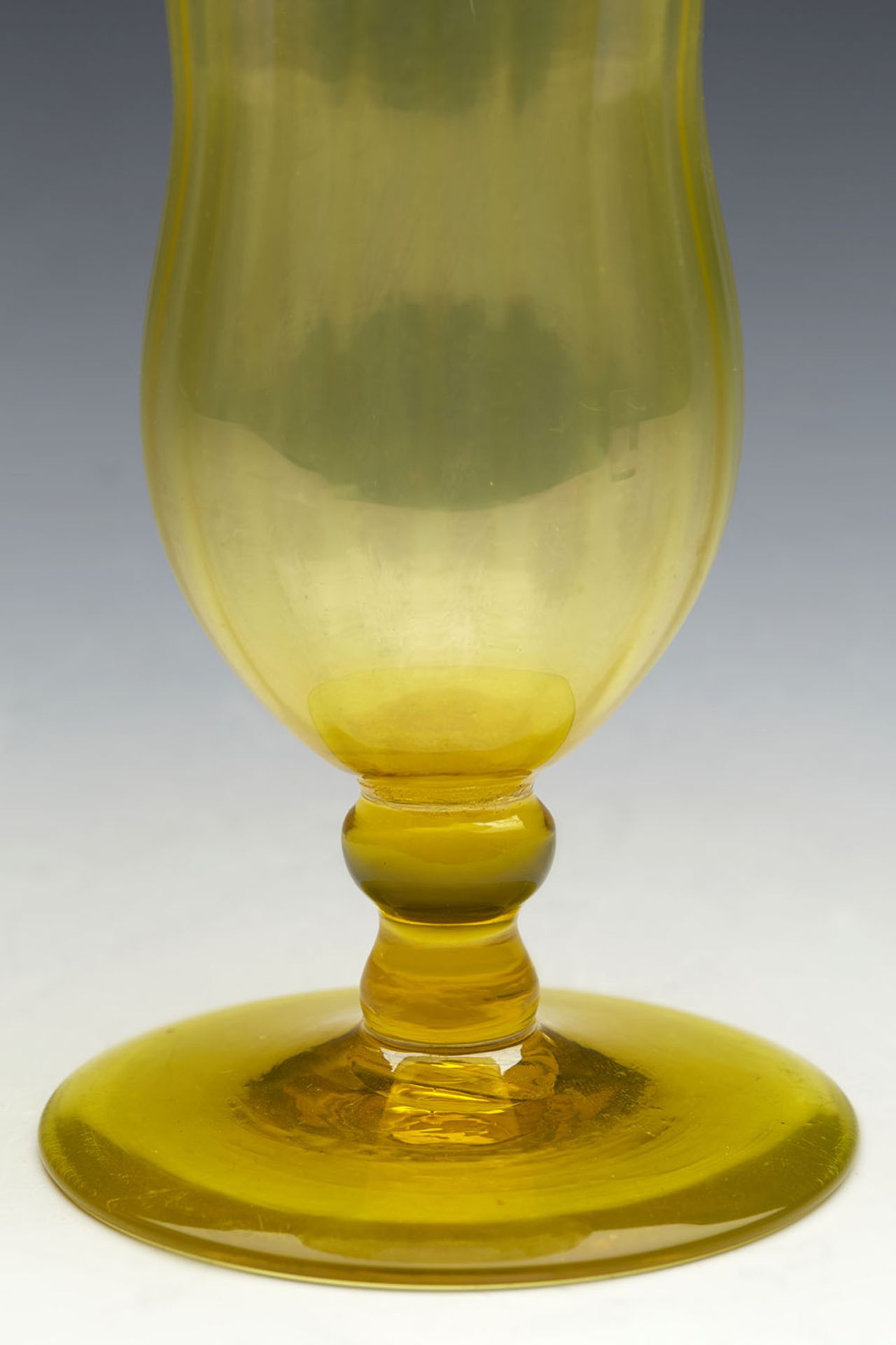 ANTIQUE JOHN WALSH YELLOW URANIUM GLASS PEDESTAL VASE SIGNED C.1900 - Image 5 of 7