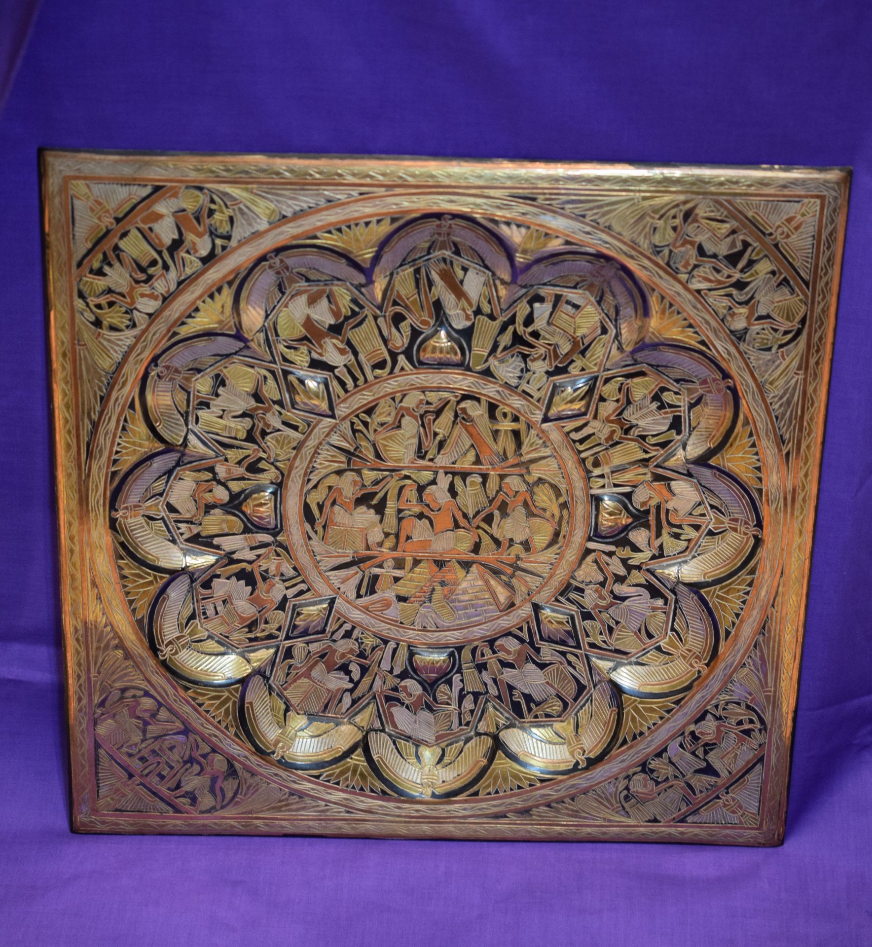 Eastern Beaten Copper Platter With White & Gold Colour Inlay - Image 4 of 5