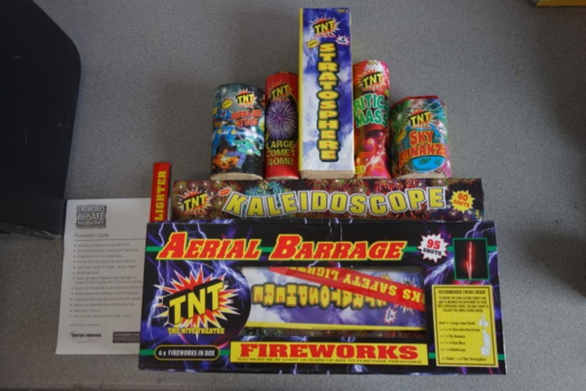 40 x TNT Fireworks - Aerial Barrage 95 Shot Selection Box. Includes 6 high quality fireworks. 1 x - Image 2 of 3