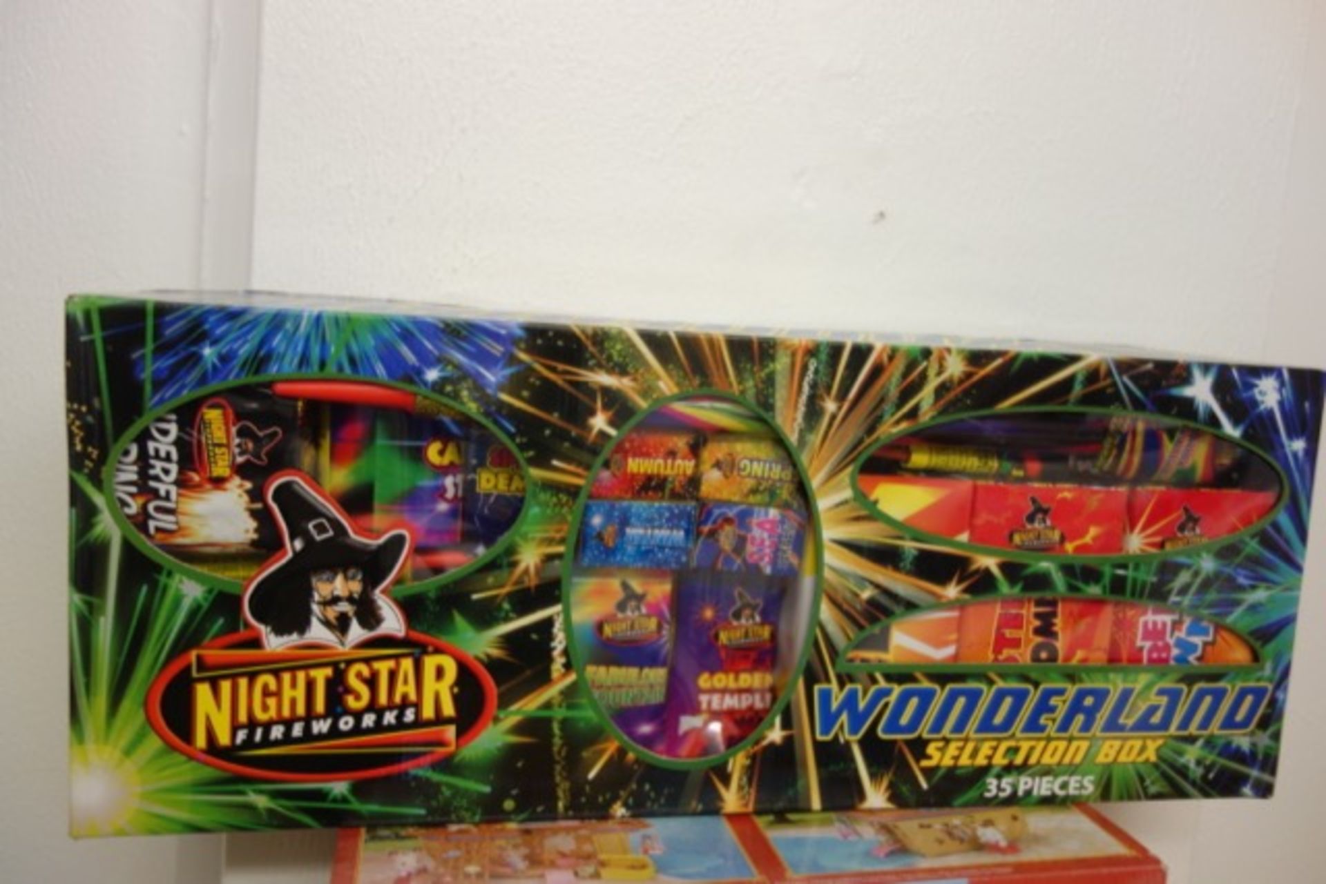 1 x Nightstar Fireworks - 35 Piece Wonderland Selection Box. A 35 piece selection with a great - Image 3 of 4