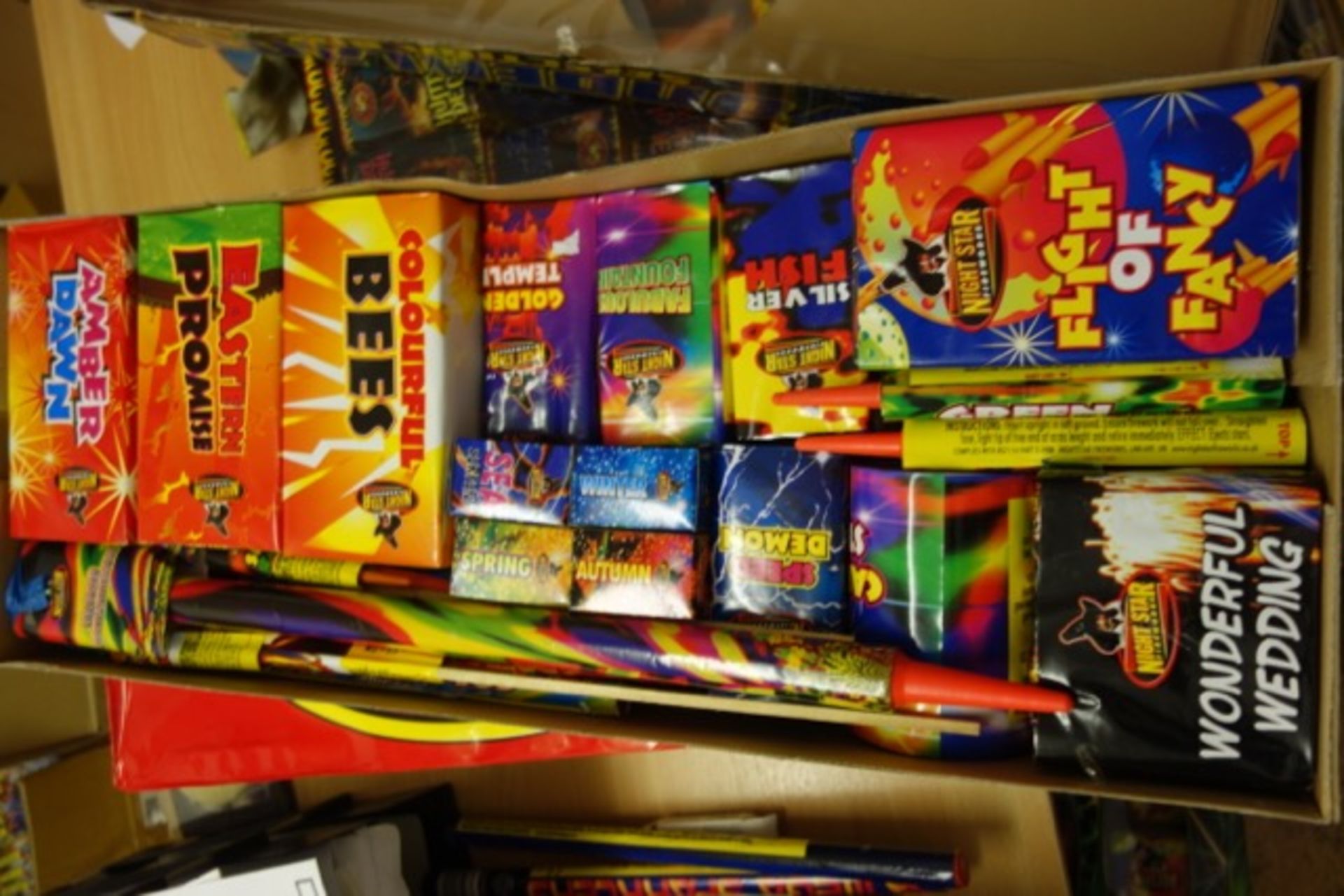 1 x Nightstar Fireworks - 35 Piece Wonderland Selection Box. A 35 piece selection with a great - Image 4 of 4