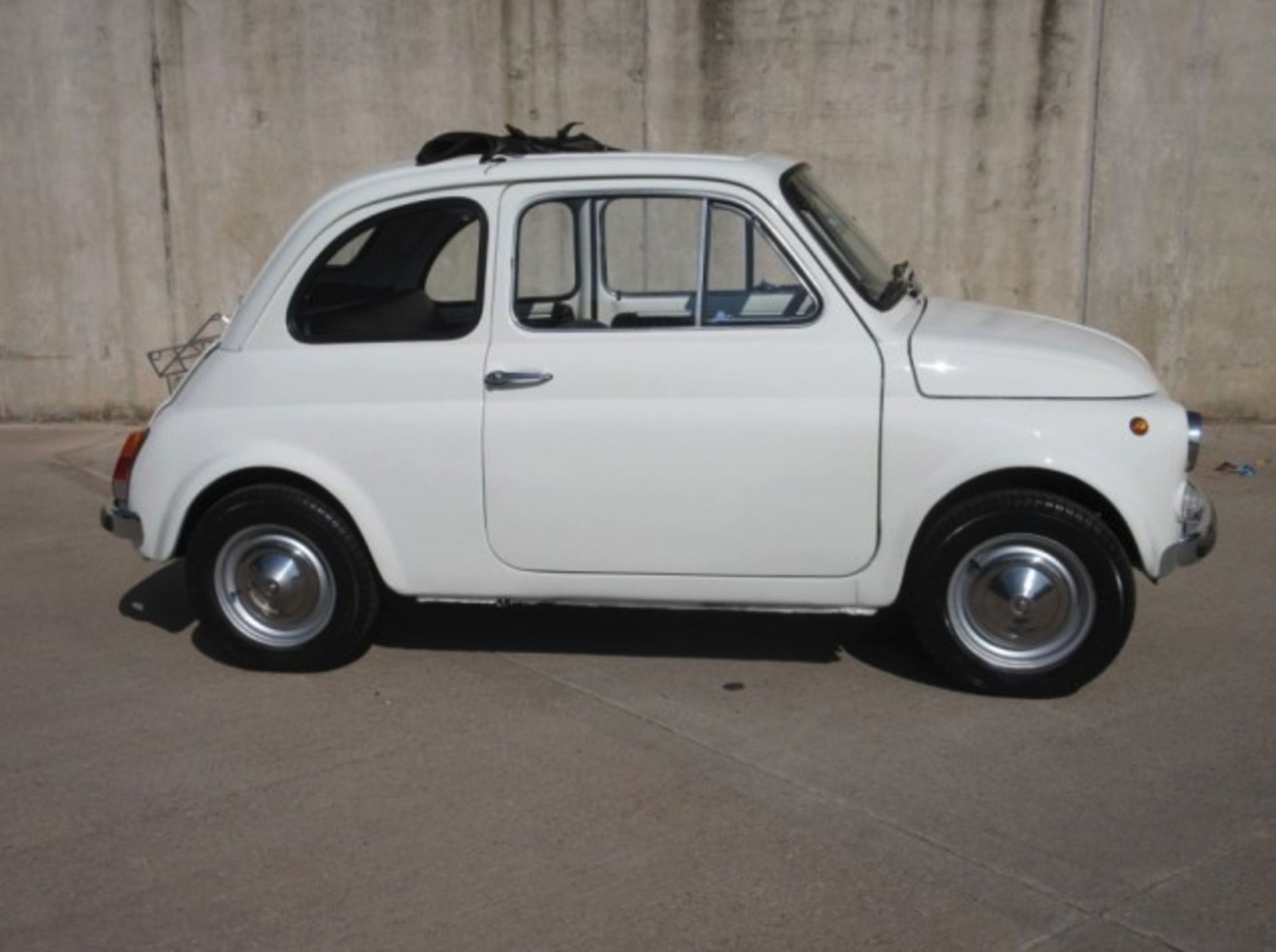 Fiat 500 in White Fully Restored & Detailed - Image 16 of 18